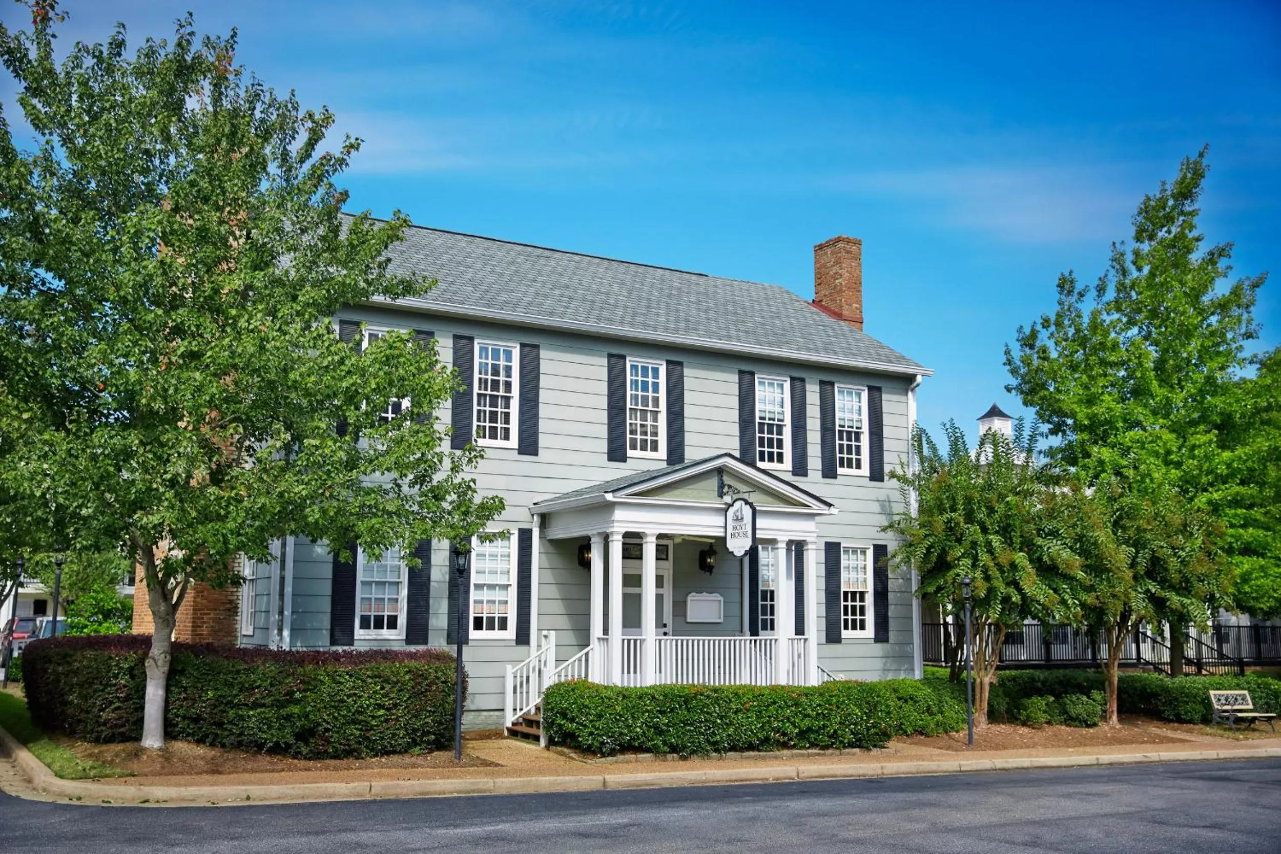 Facade/entrance in Graduate Athens