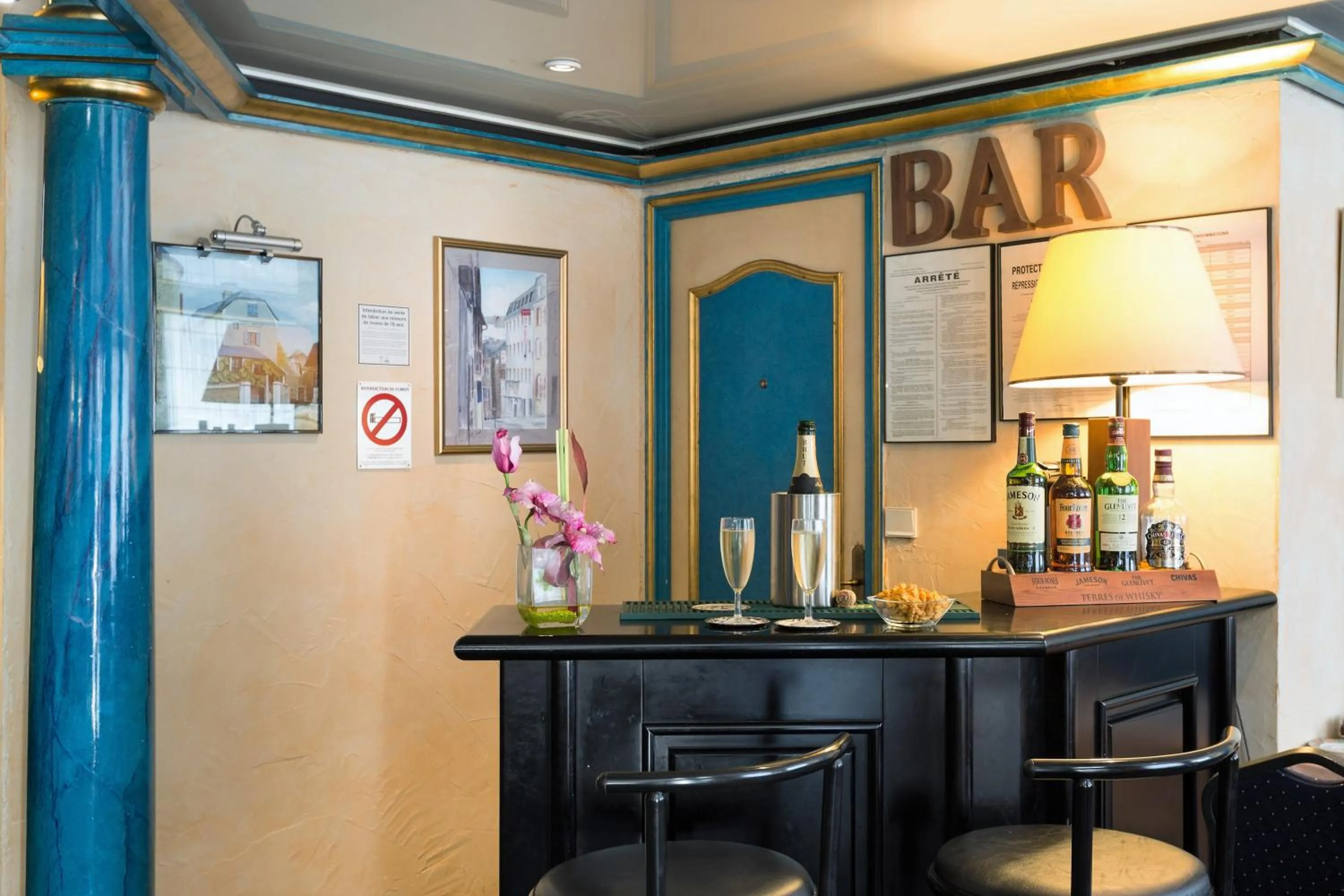 Lounge or bar in Hotel De Clisson Saint Brieuc