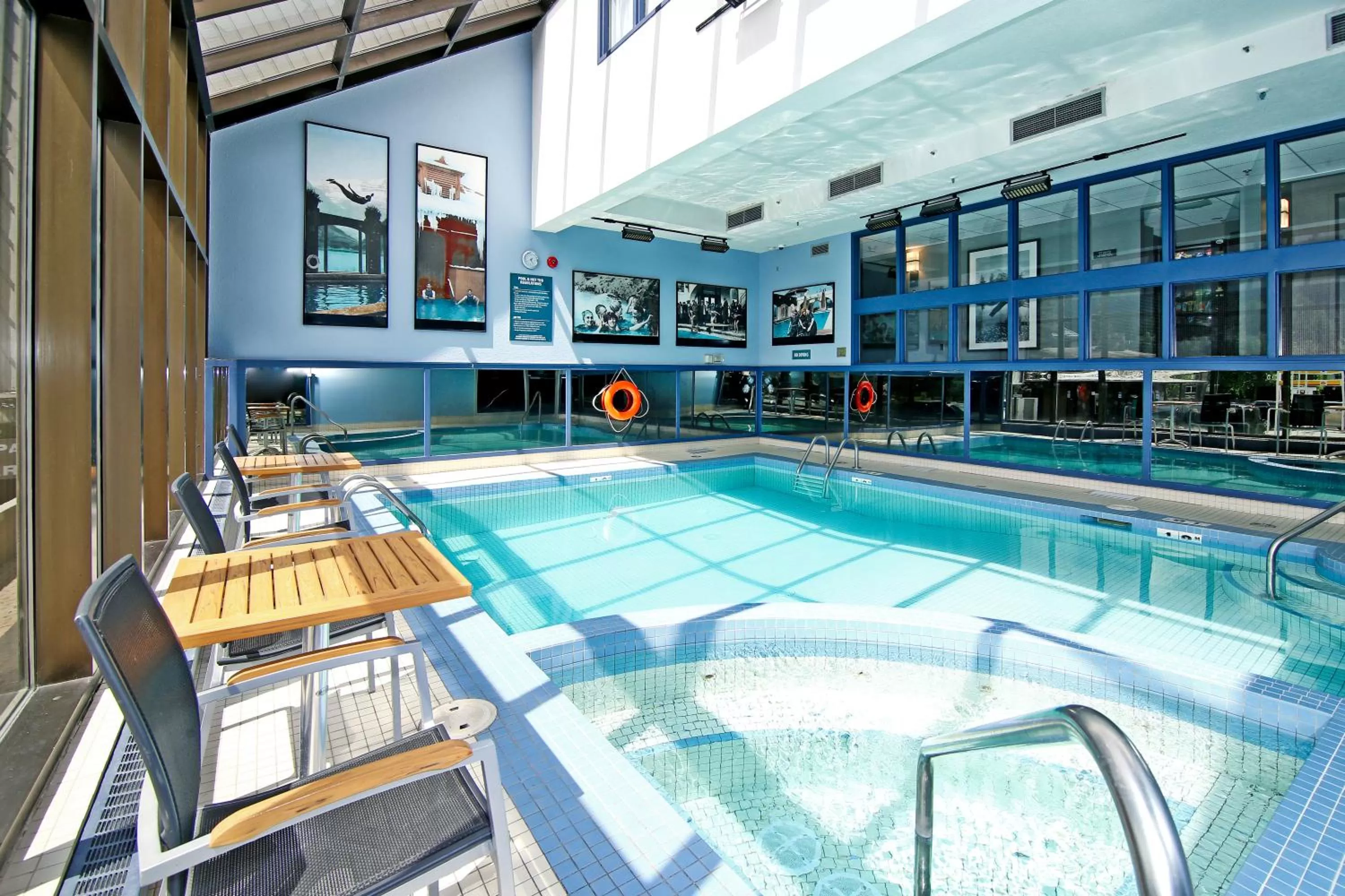 Swimming pool in Best Western Plus Banff International Lodge