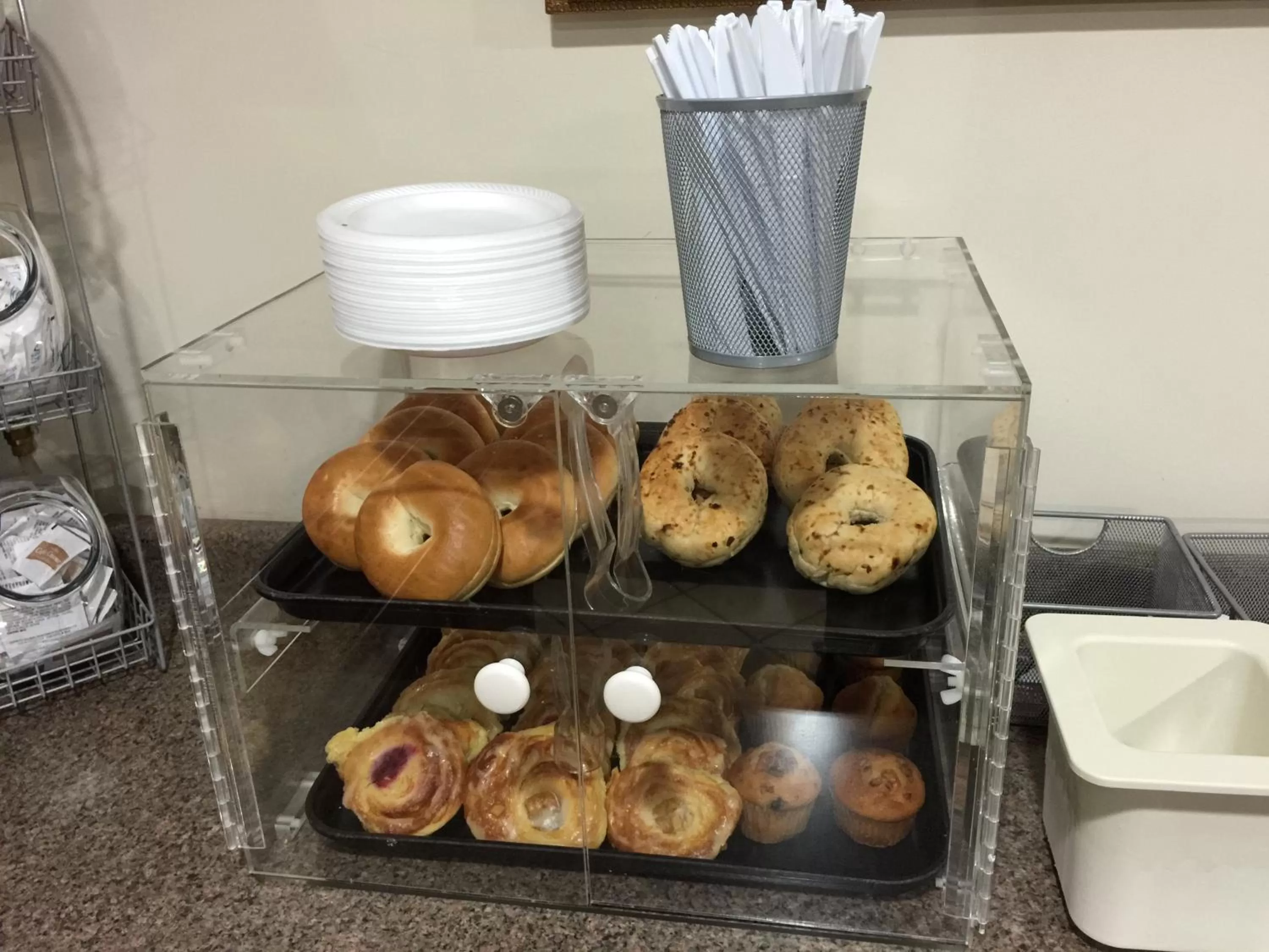 Breakfast in Cadillac Inn