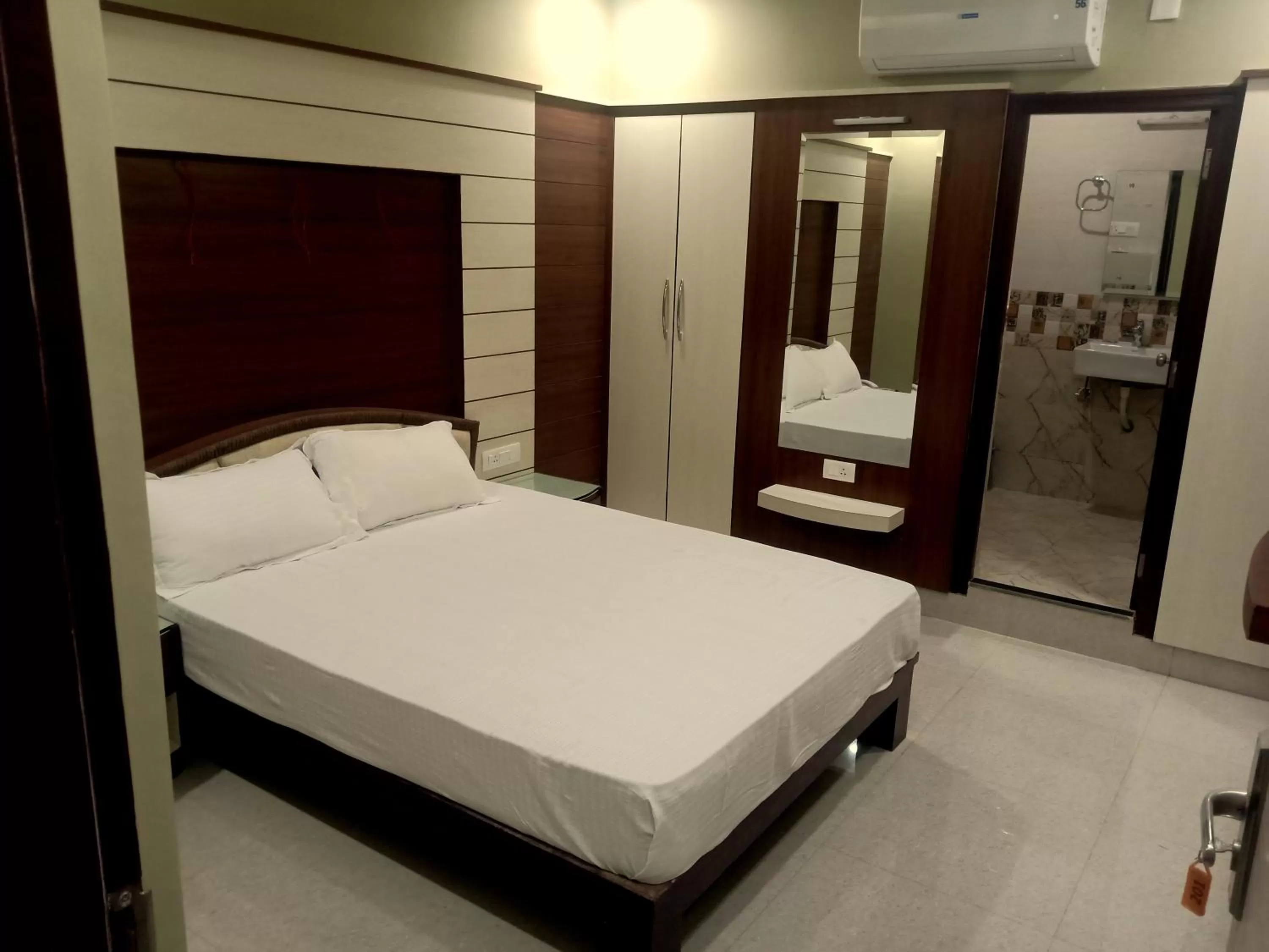 Bed in Hotel Shri Gourav