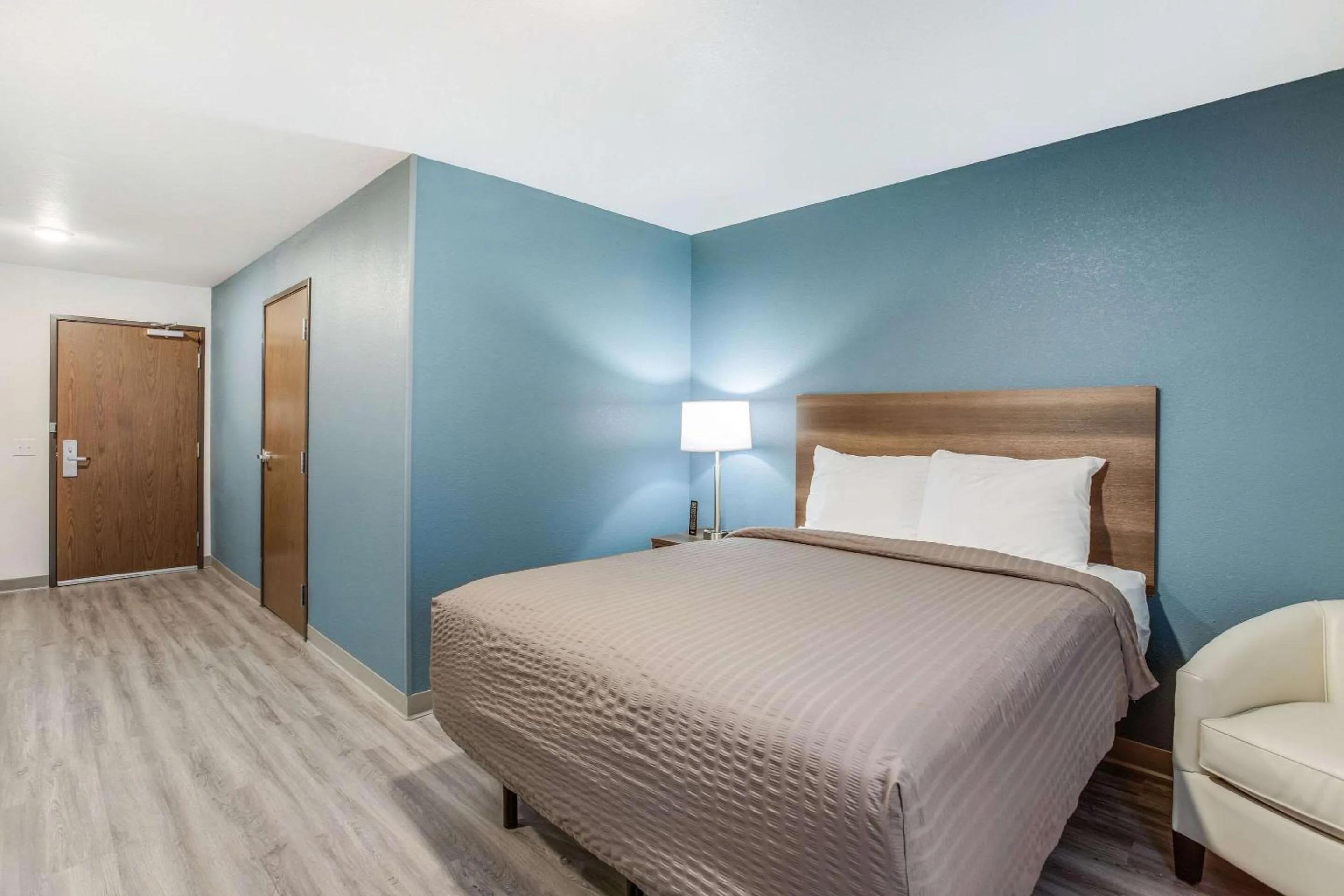 QUEEN SUITE in WoodSpring Suites Detroit Farmington Hills