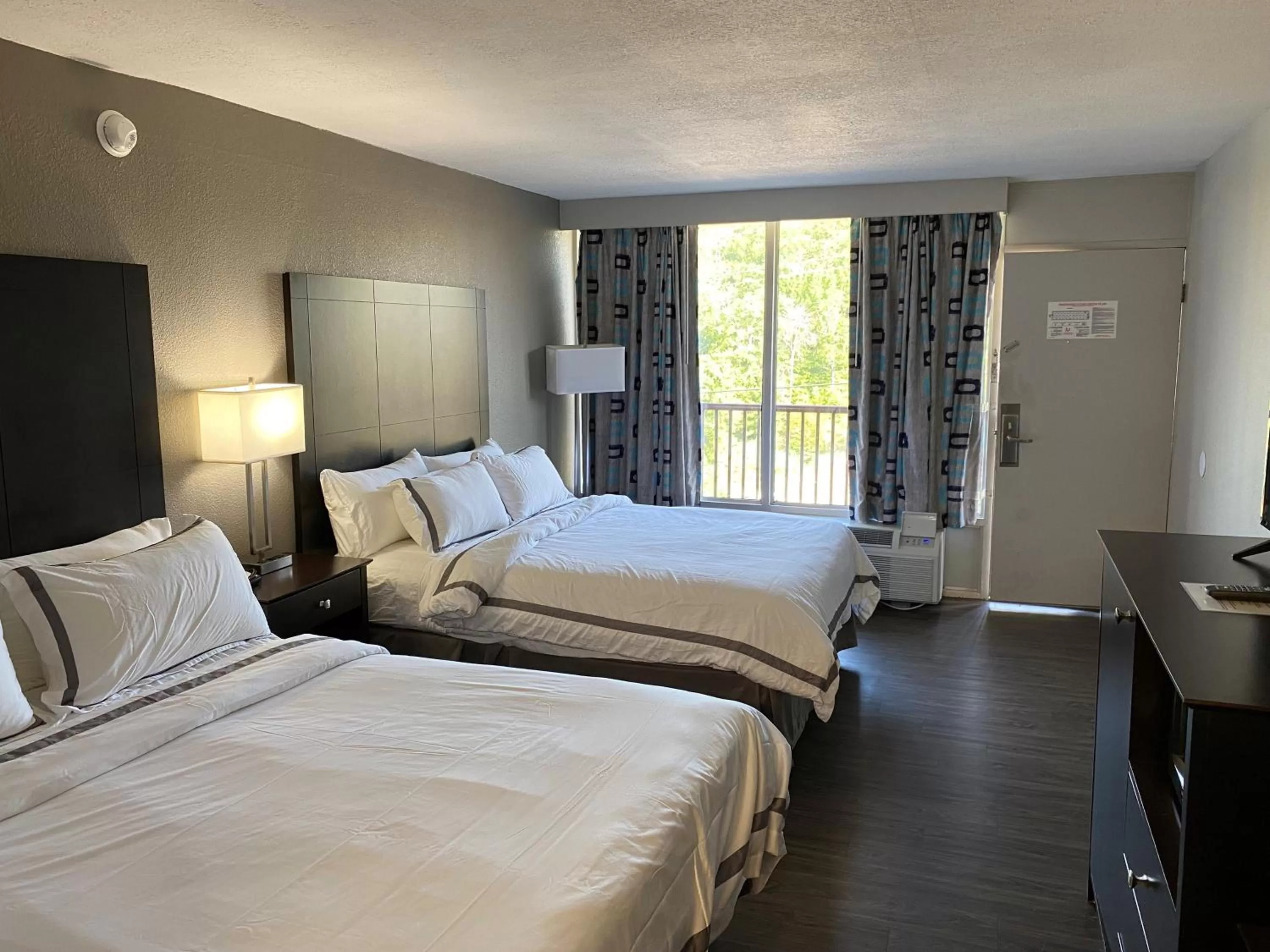 Photo of the whole room, Bed in The Resort at Lake of the Ozarks