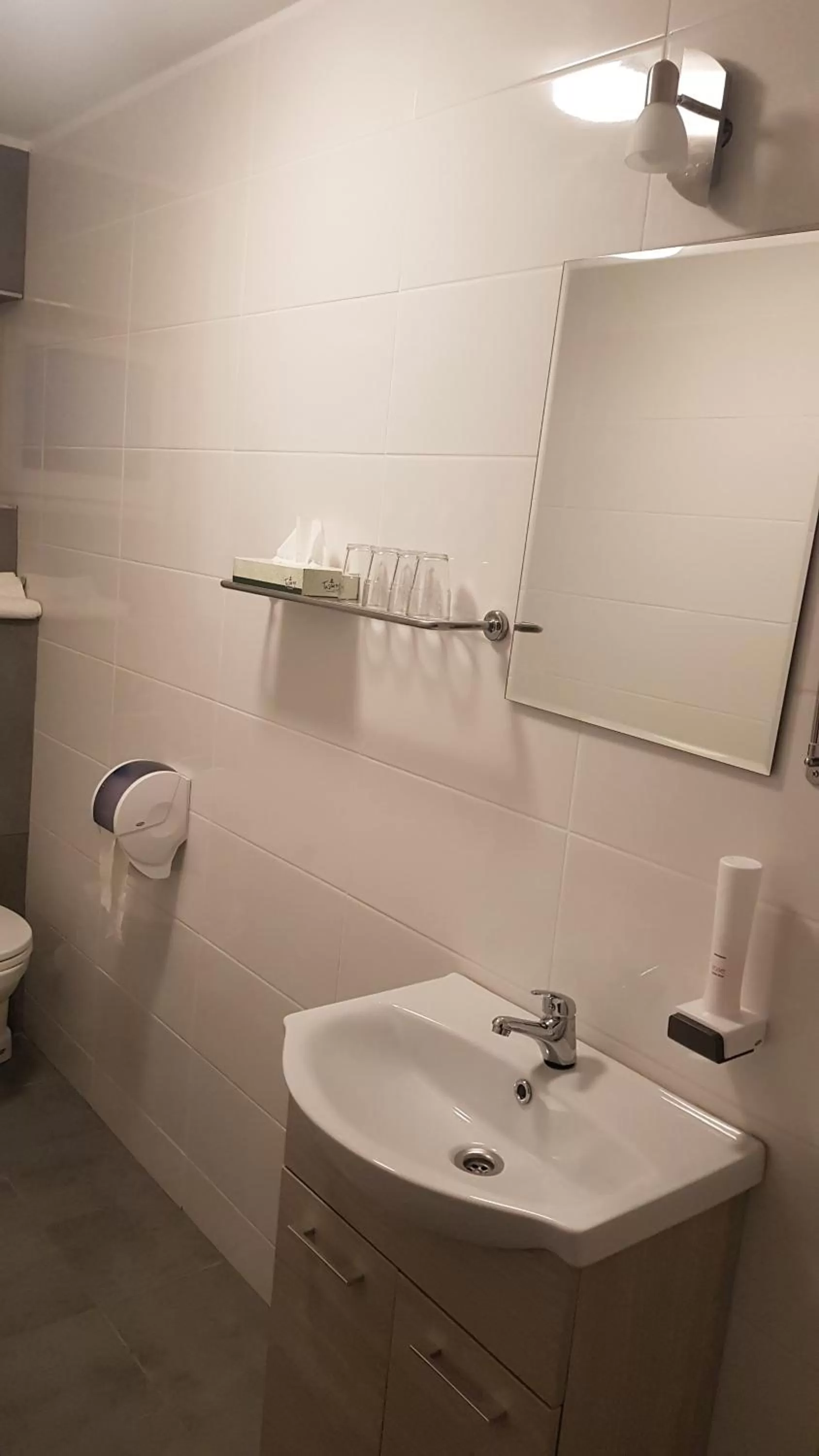 Bathroom in HBH Bajor Sörház Sólyomfészek Panzió