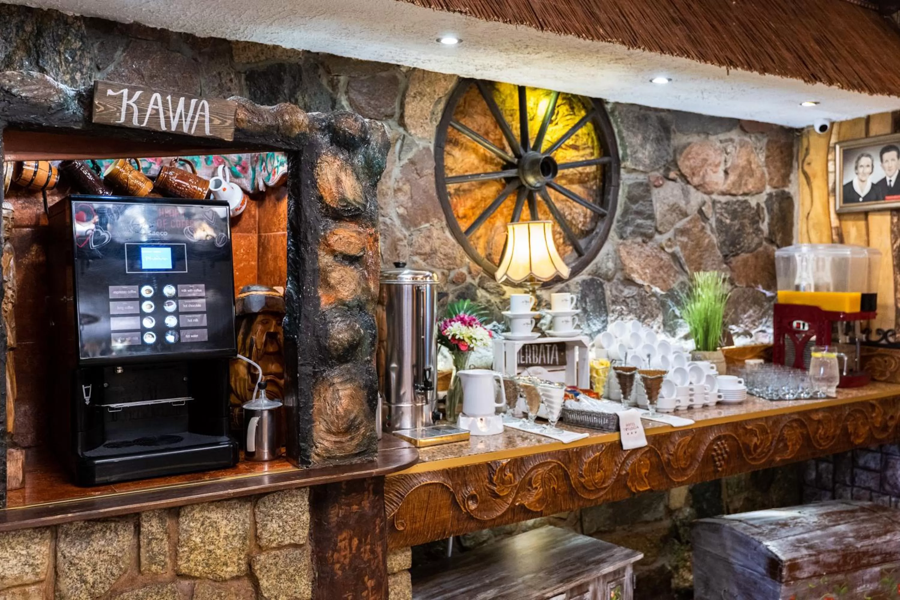 Restaurant/places to eat in Hotel Trylogia