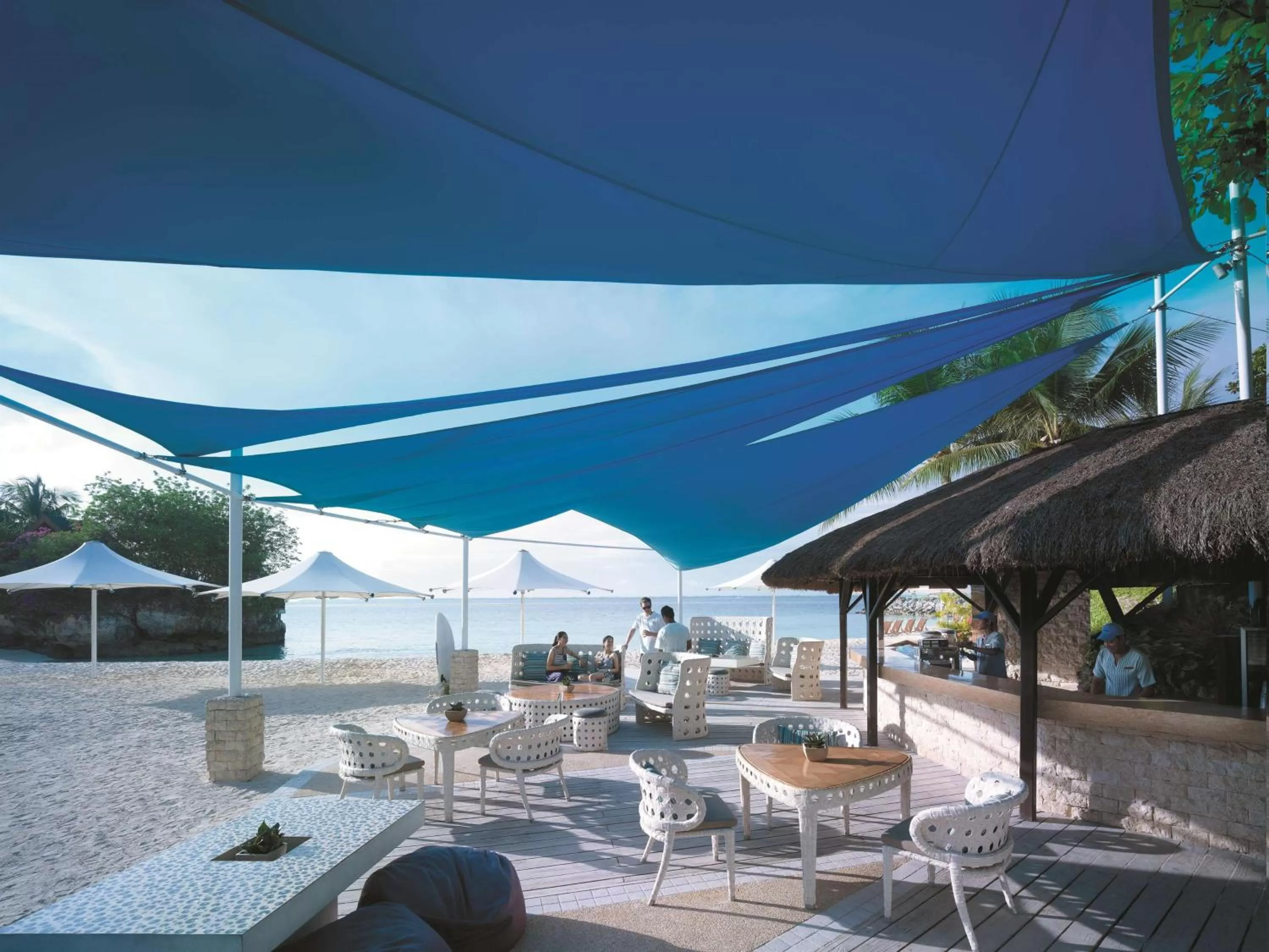 Lounge or bar in Shangri-La Mactan, Cebu