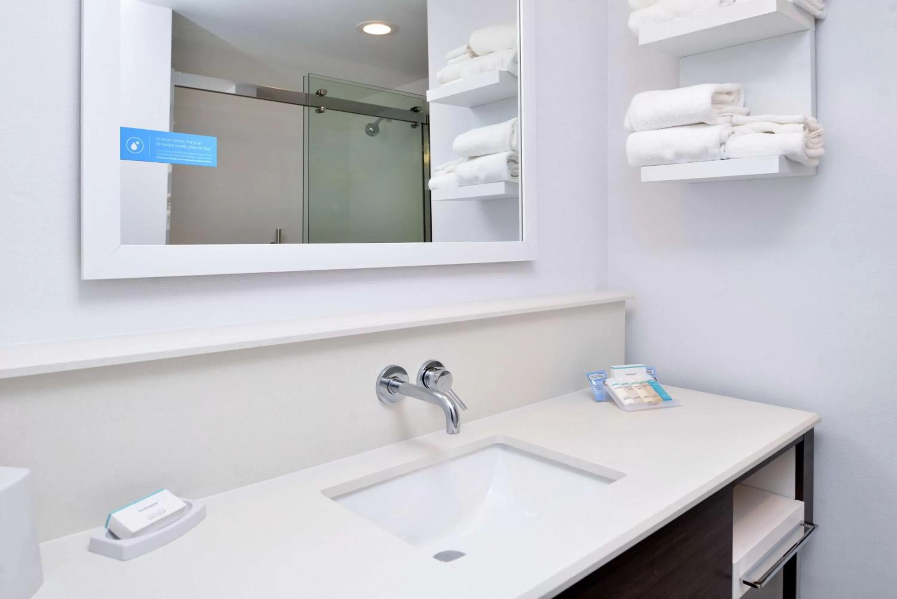 Bathroom in Hampton Inn Cedar Falls Downtown, Ia