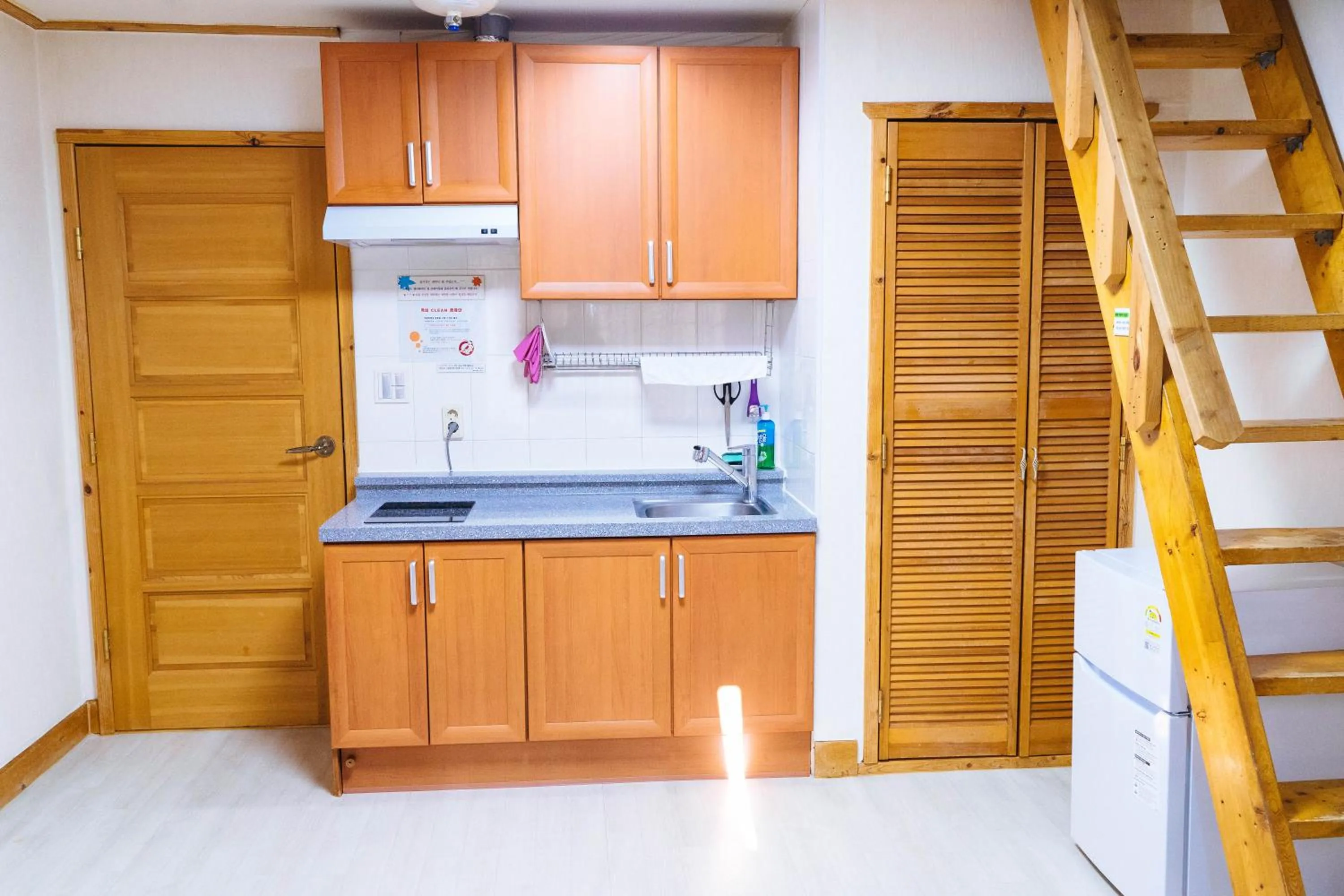 Decorative detail in White Cabin