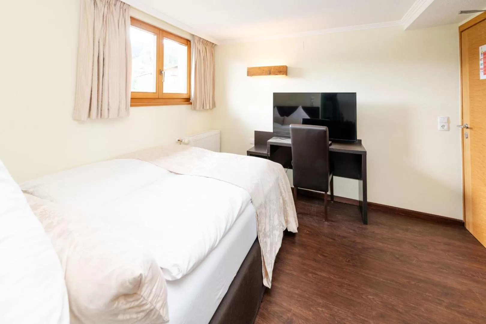 Photo of the whole room, Bed in S'Matt 3