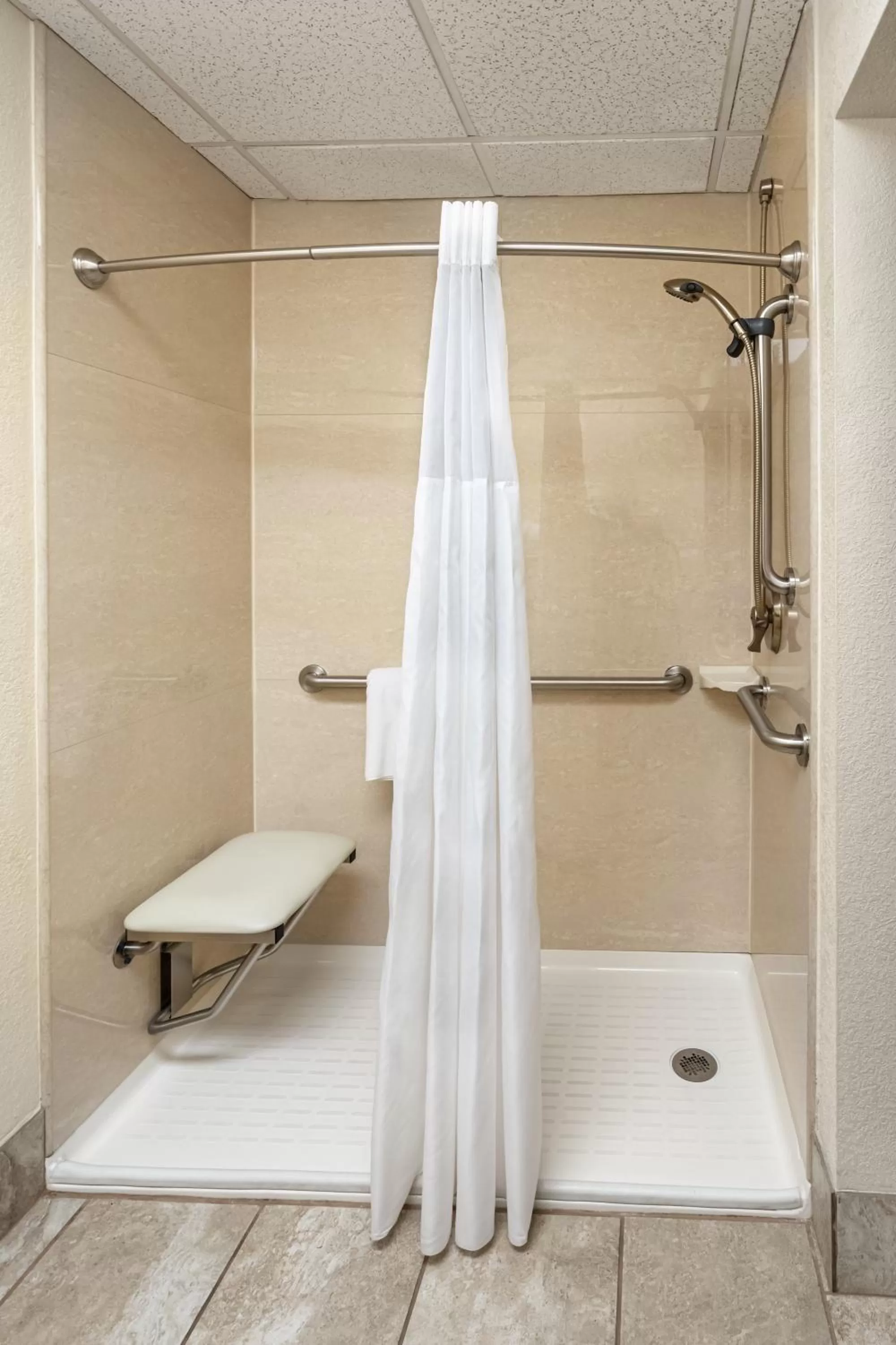 Shower in Grand Williston Hotel and Conference Center