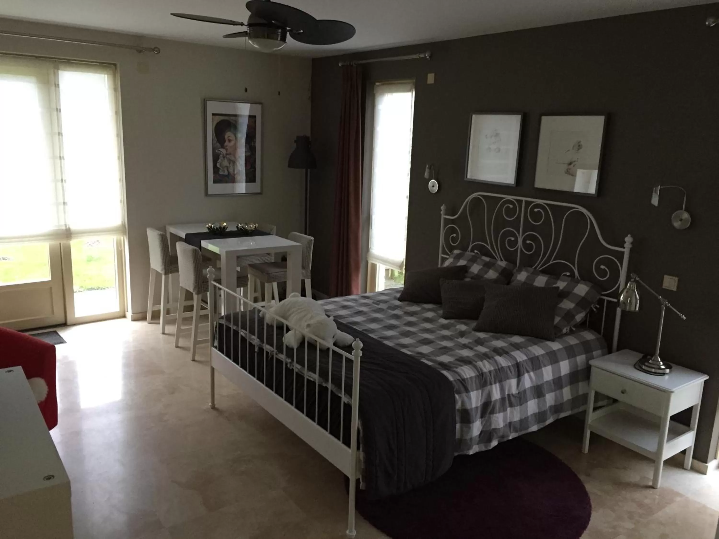 Photo of the whole room, Bed in B&B Maison Saint Tropez Eindhoven