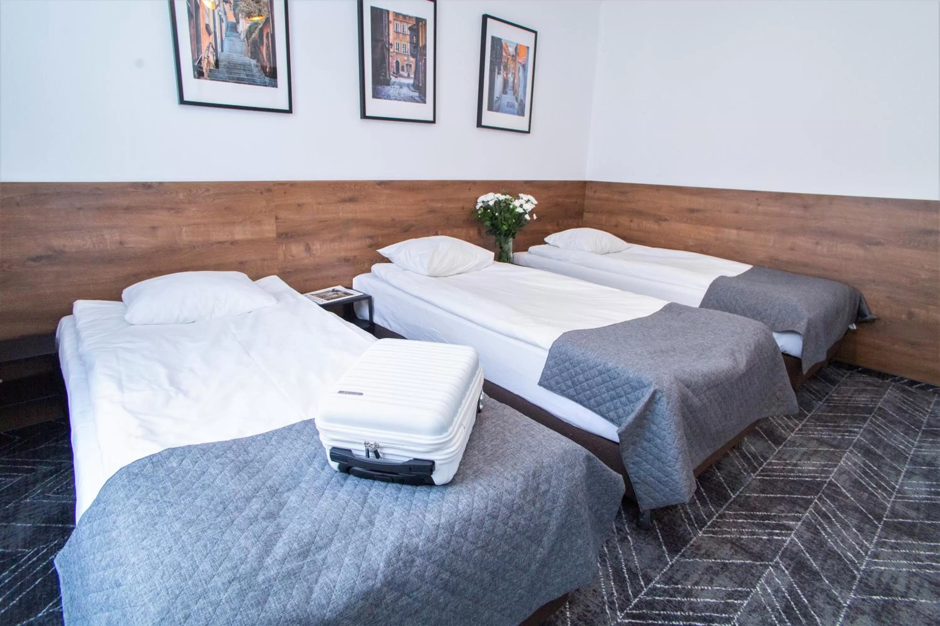 Bedroom, Bed in Warsaw Apartments - Apartamenty Wilanów