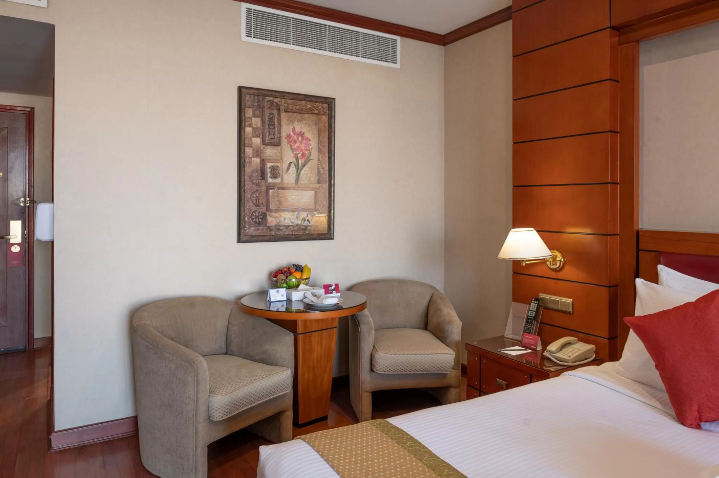 Deluxe King Room with Pool View in Mövenpick Hotel Jeddah