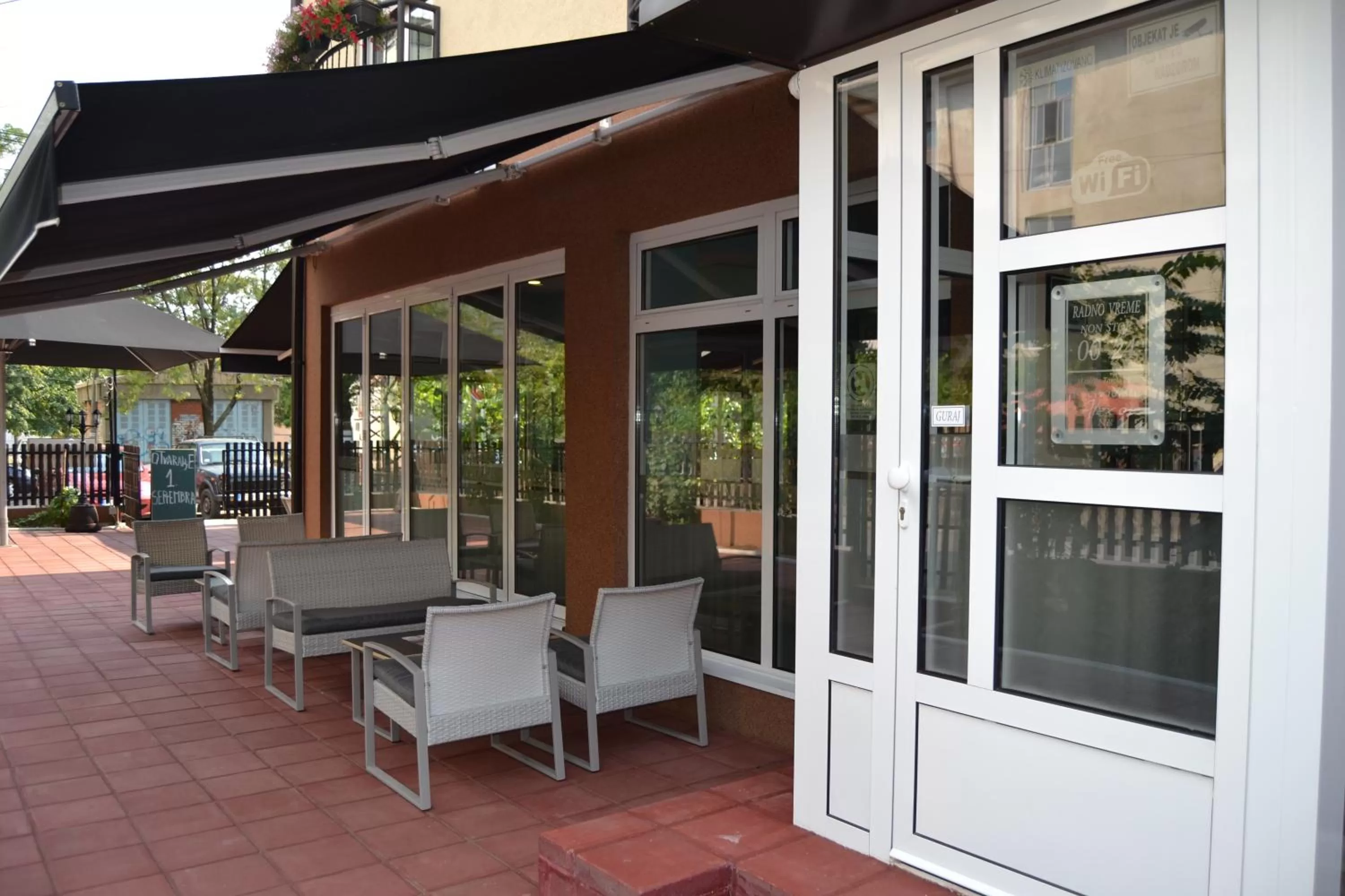 Entertainment in B&B Alex18