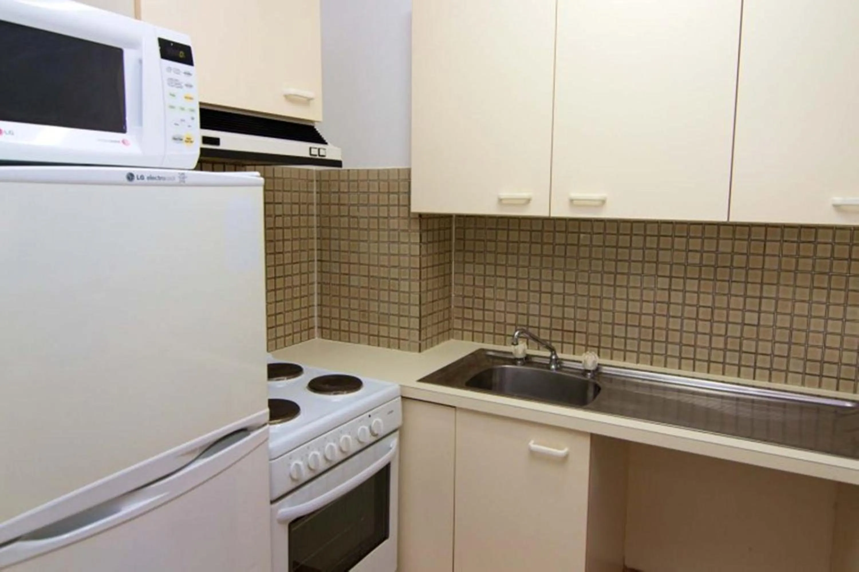 Kitchen or kitchenette in Enderley Gardens Resort