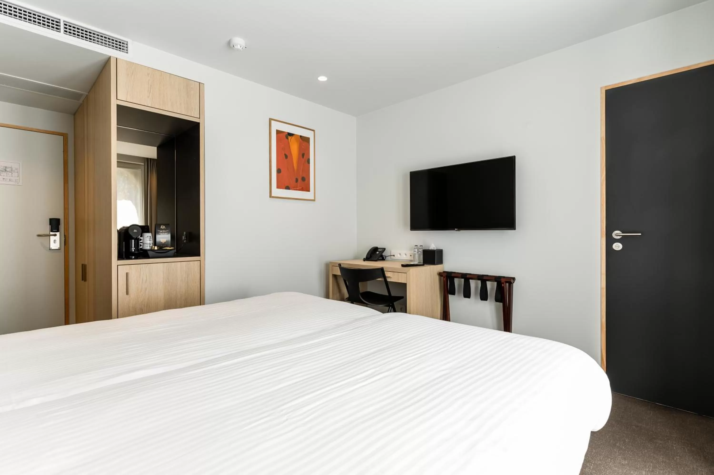 Photo of the whole room, Bed in Hotel Le Bois De Bruges