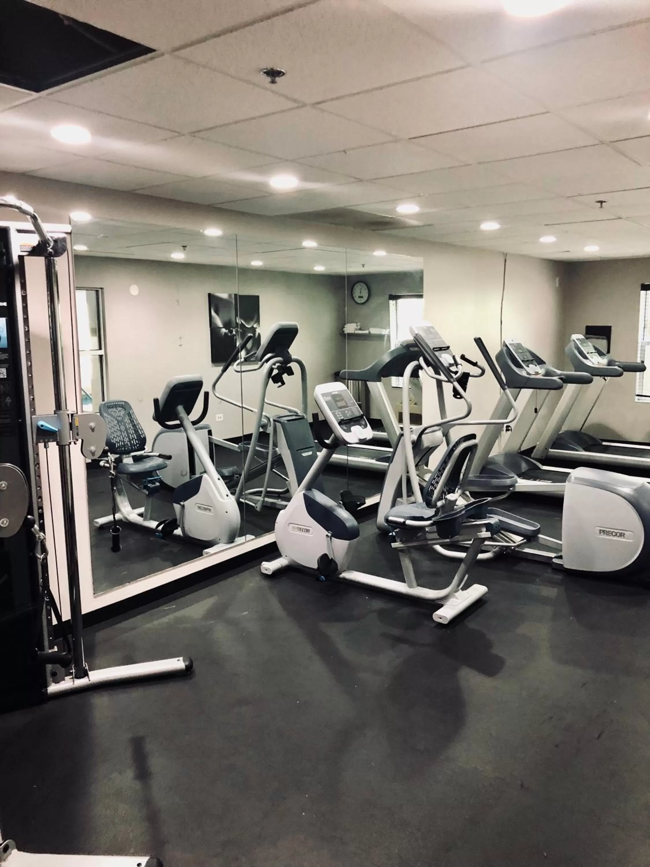 Fitness centre/facilities in Country Inn & Suites by Radisson, Chicago O'Hare South, IL