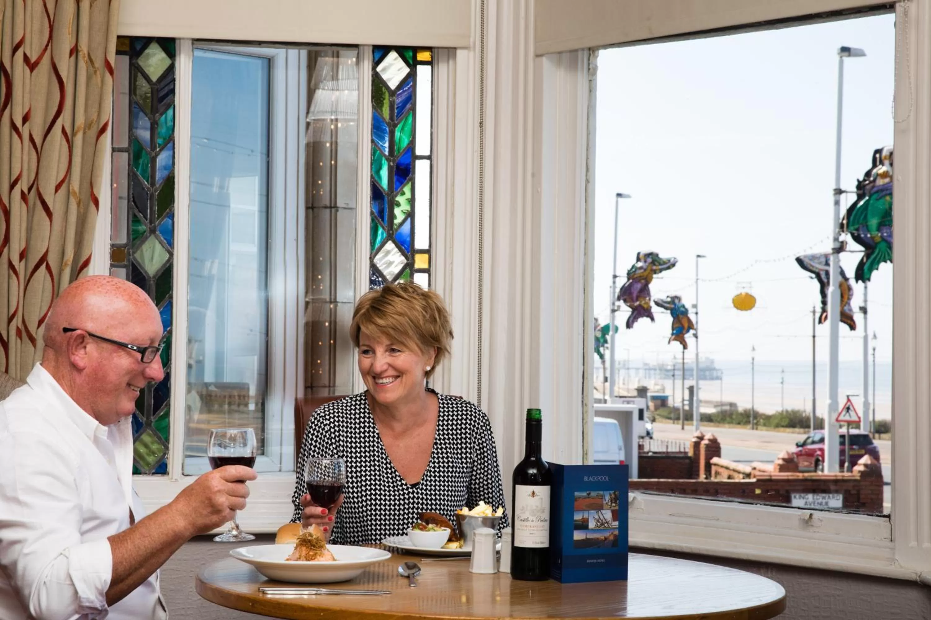 Restaurant/places to eat in Cliffs Hotel