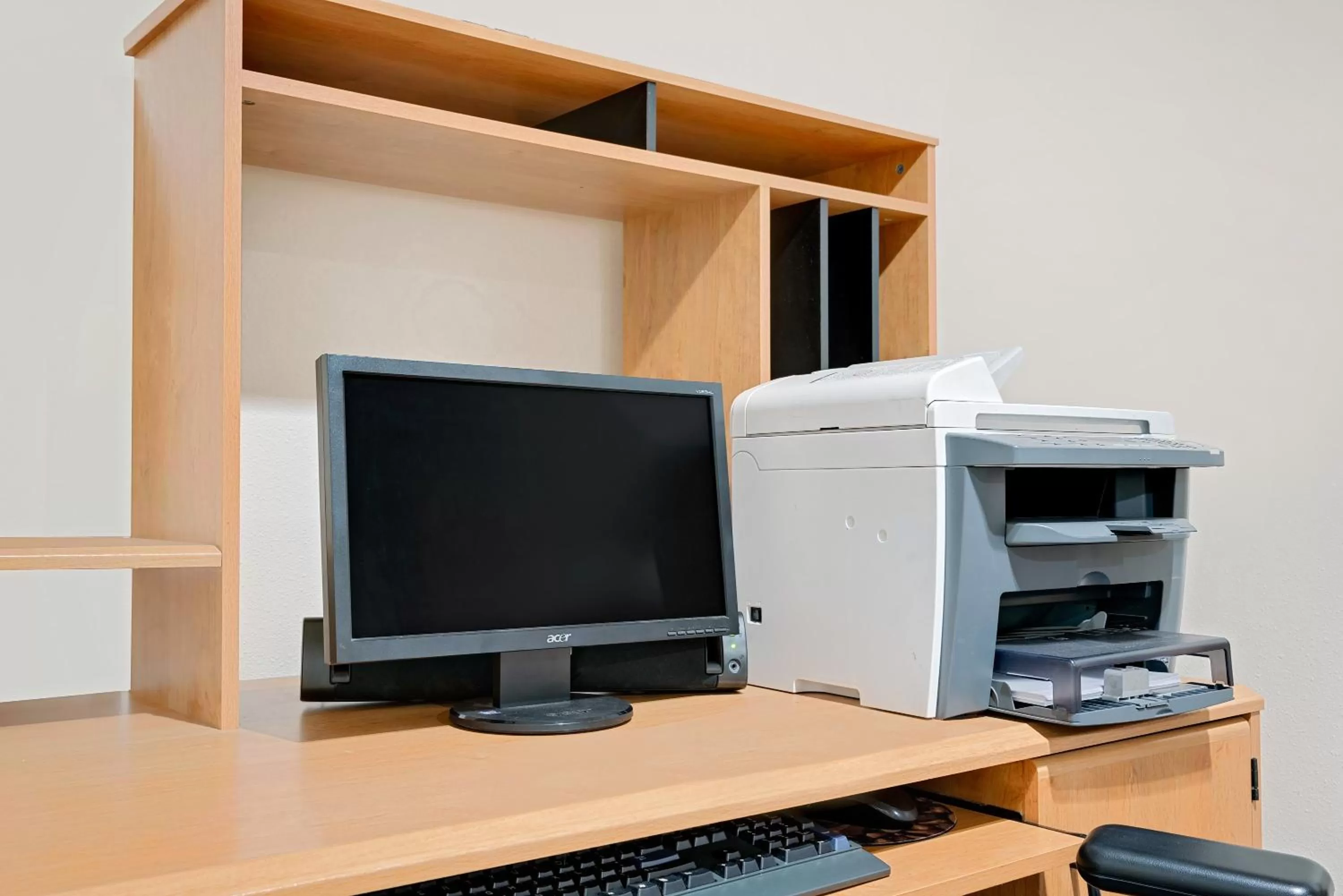 Business facilities in Super 8 by Wyndham Ashland