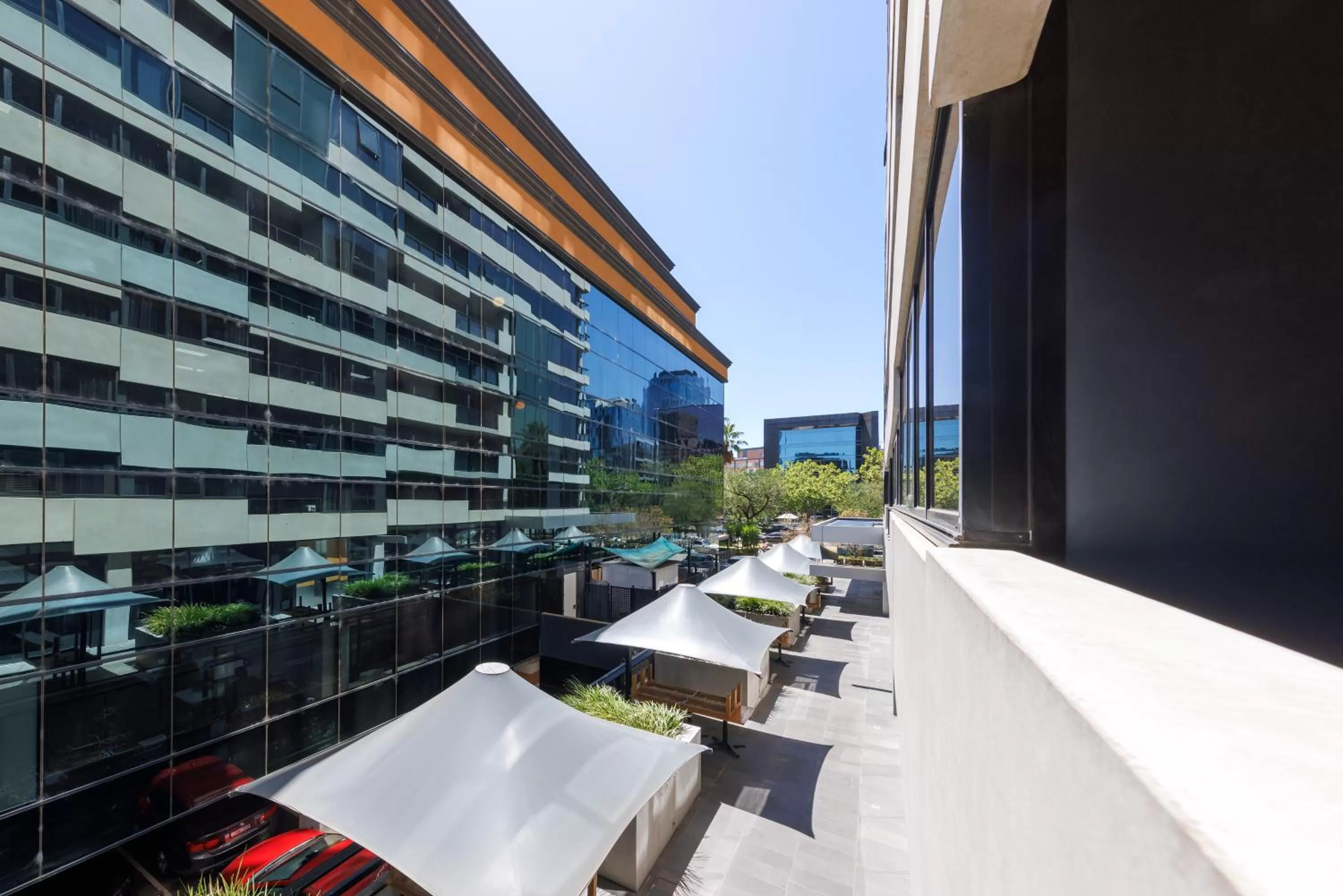 Property building in Mercure Melbourne St Kilda Road
