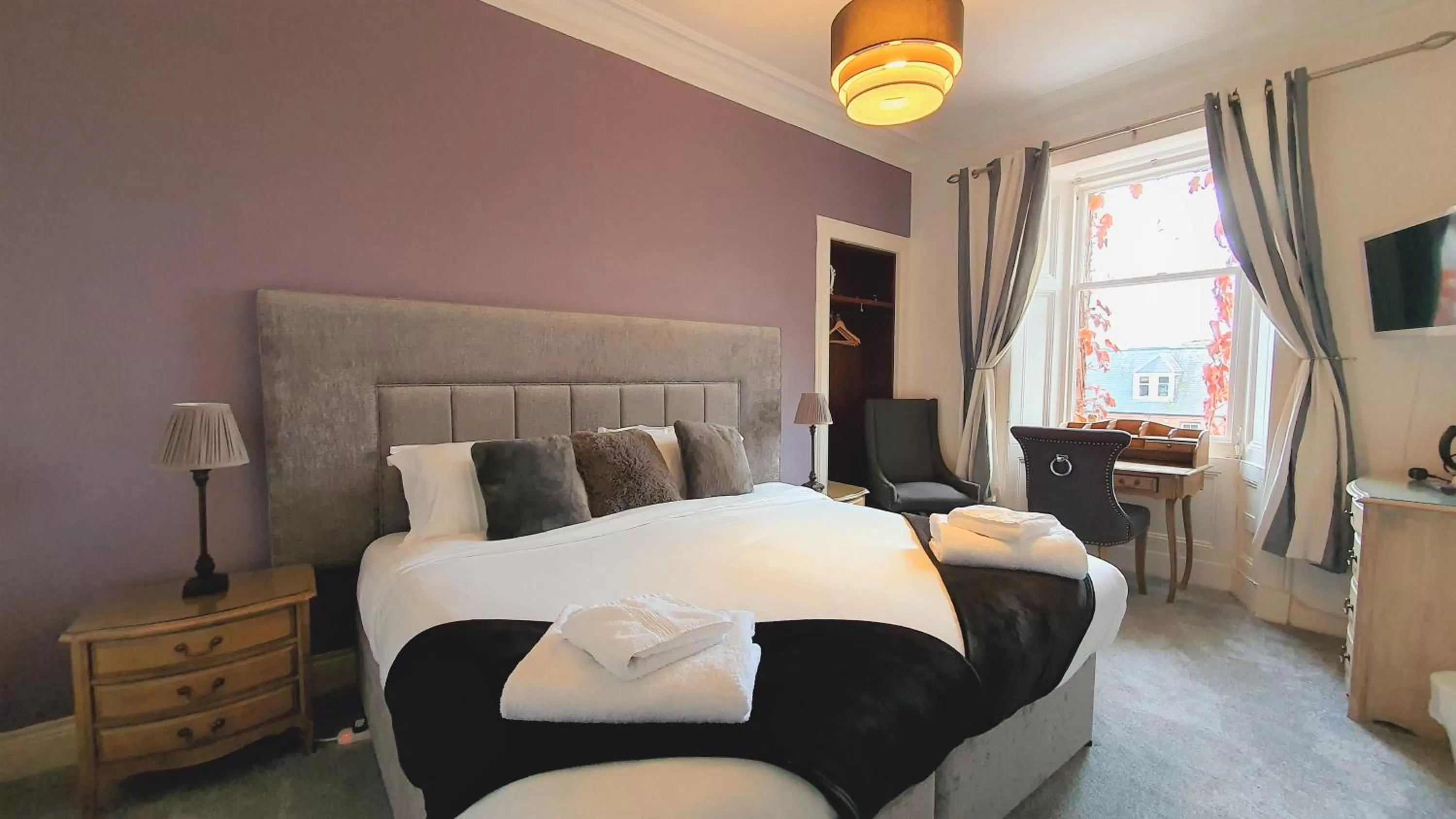 Bed in Bayswell Park Hotel