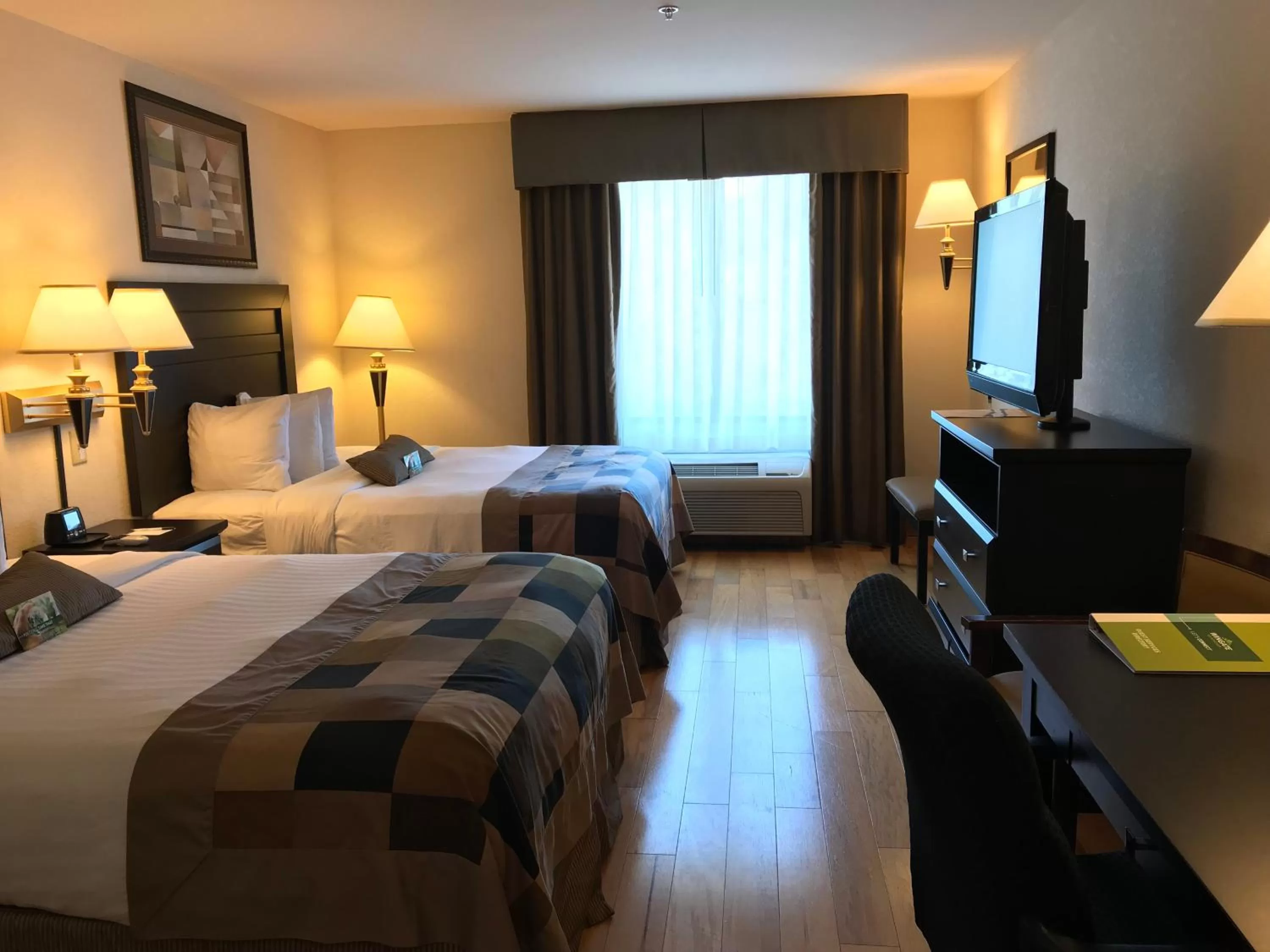 Photo of the whole room, Bed in Wingate by Wyndham LaGrange