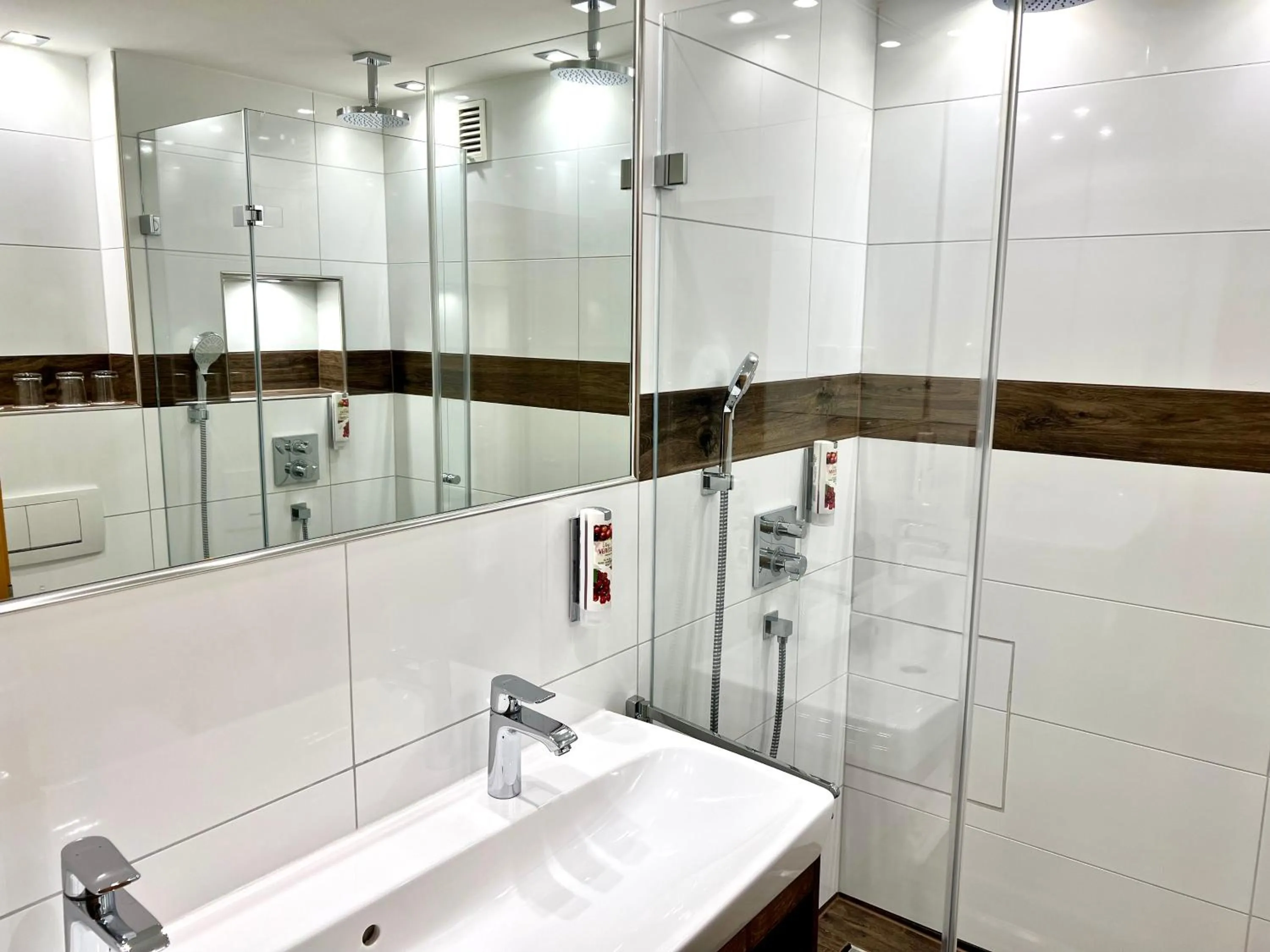 Shower in Zur Weinsteige