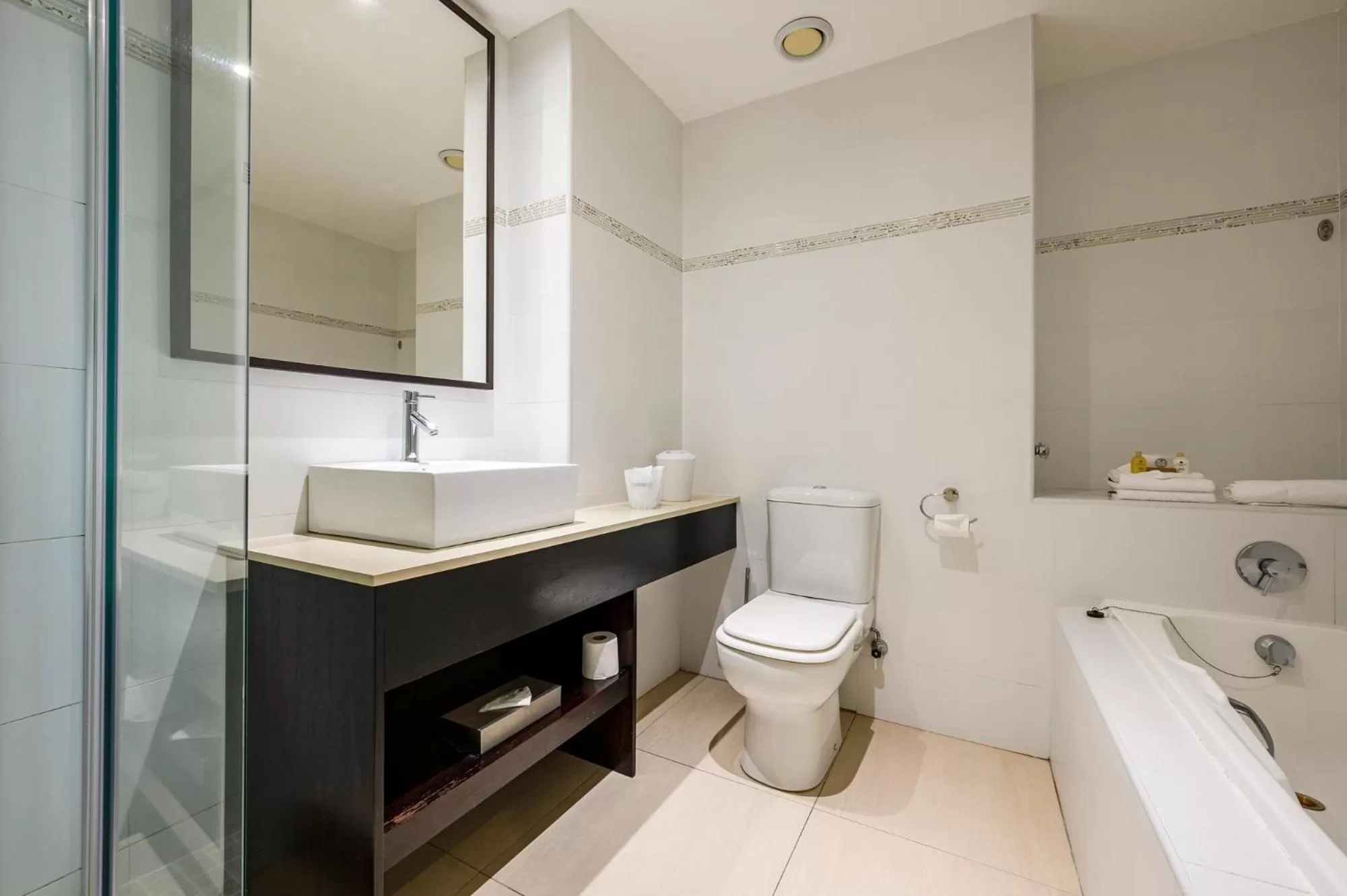 Shower in Paxton Hotel