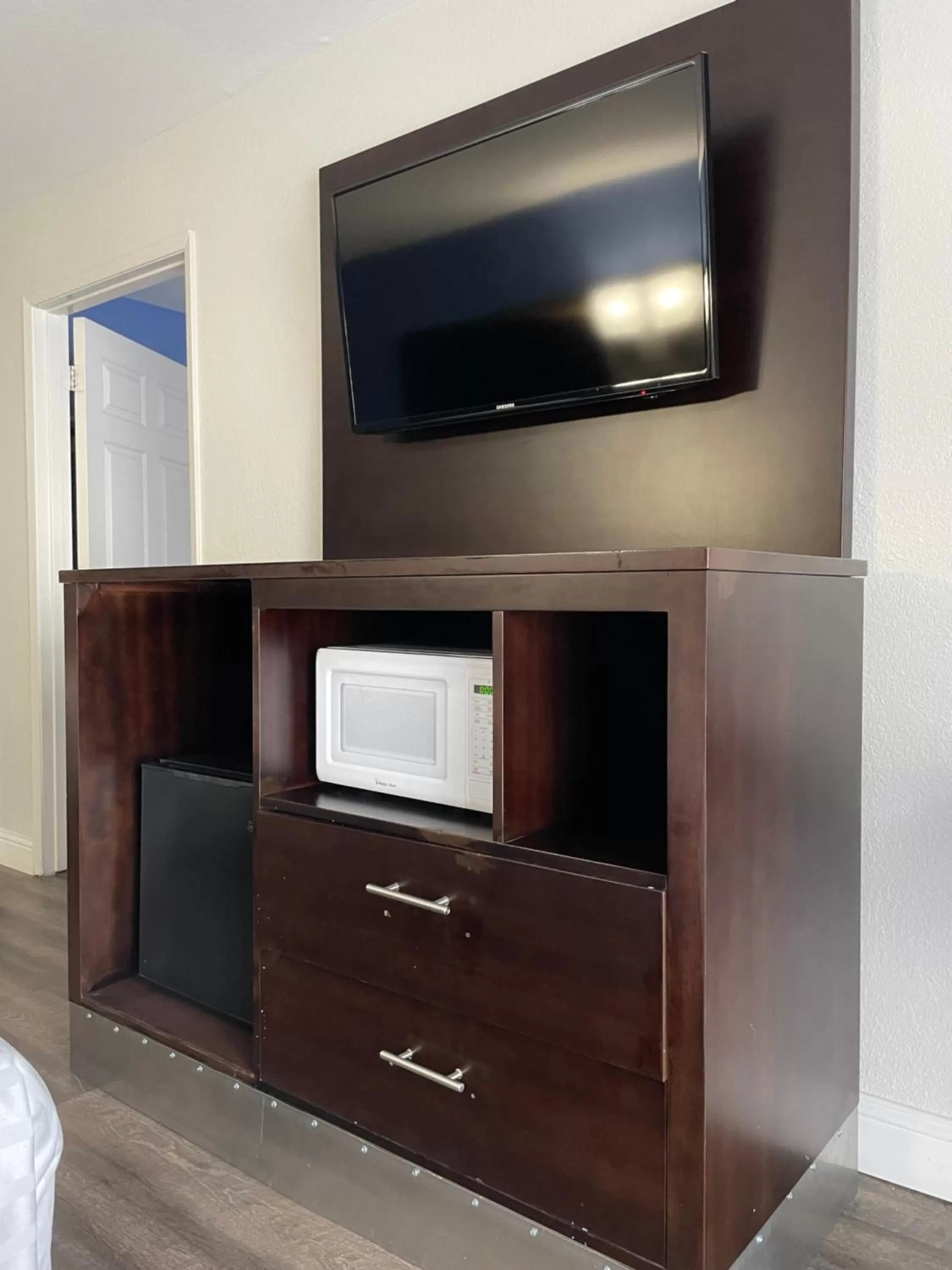 TV and multimedia in Hotel Solares