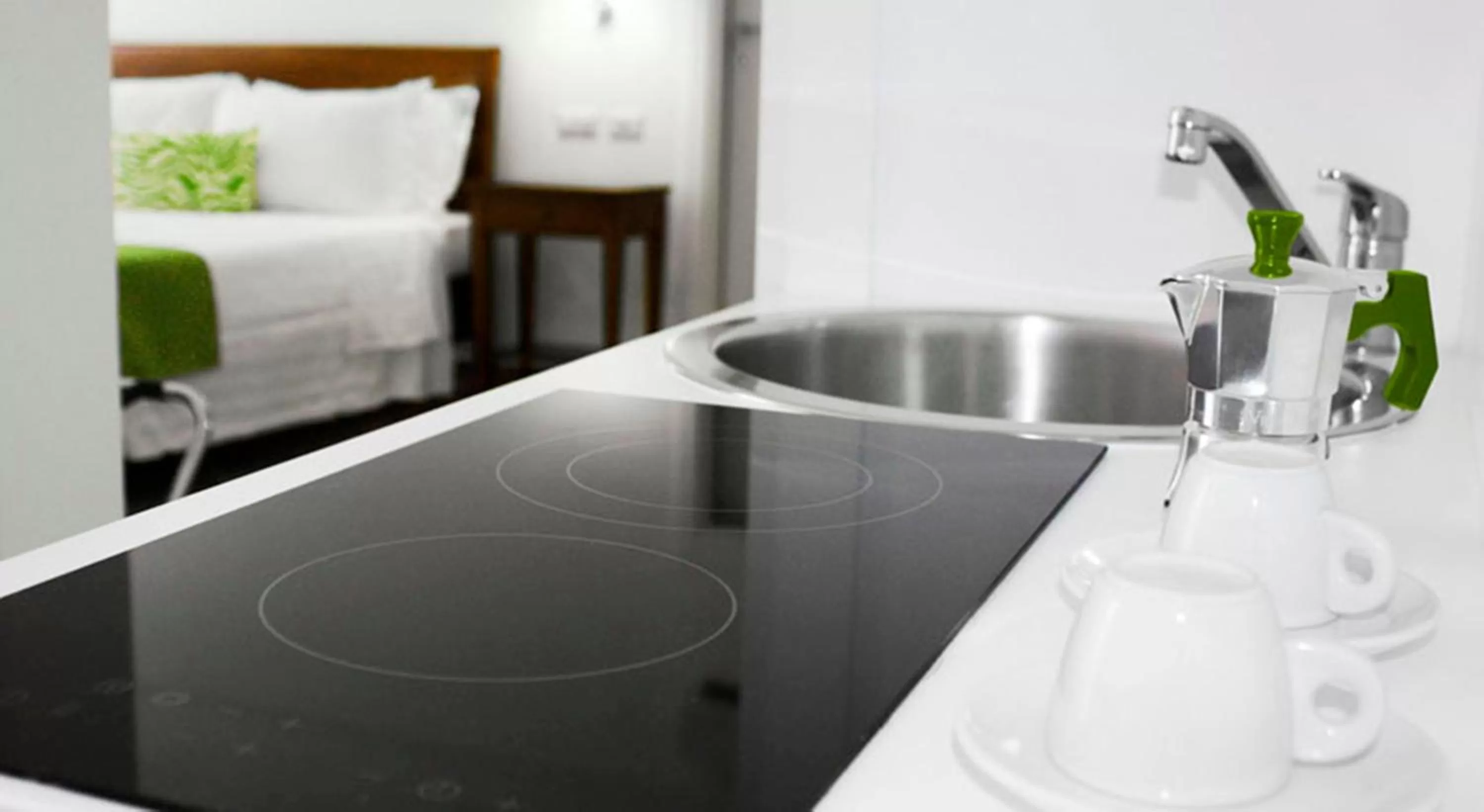 Coffee/tea facilities in Roma Resort Colosseum