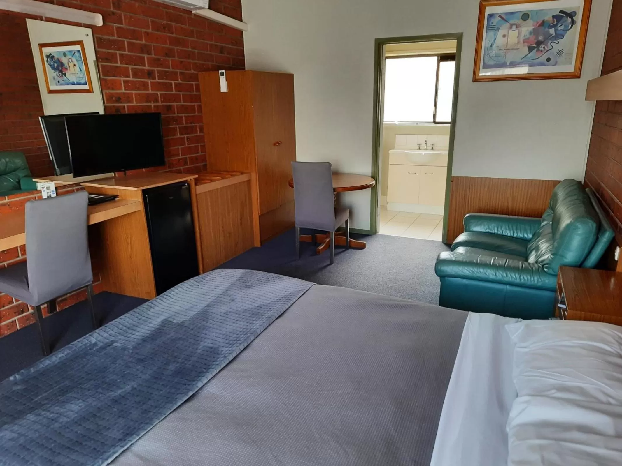 Bed in Abbotswood Motor Inn