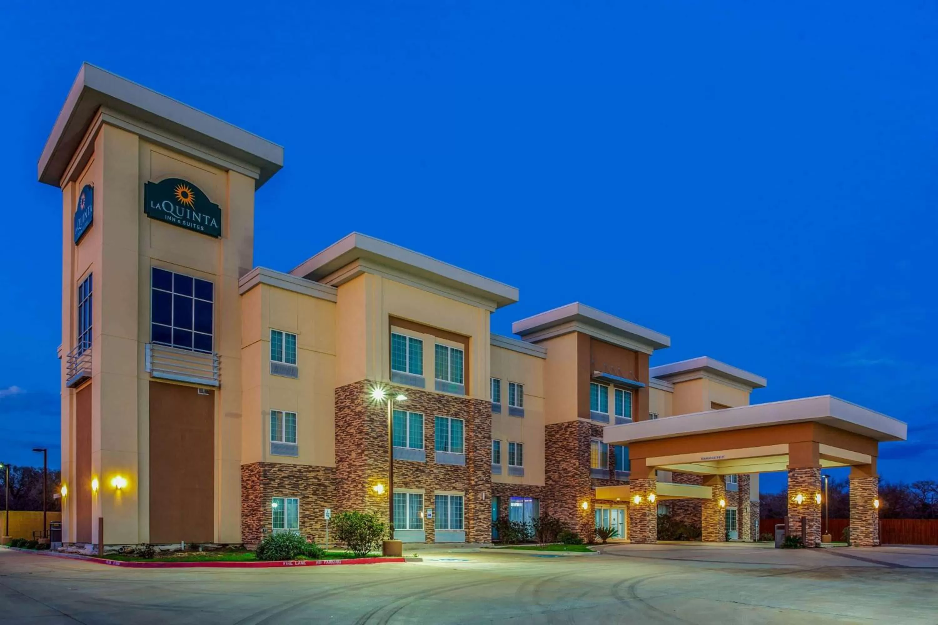 Property Building in La Quinta by Wyndham Luling