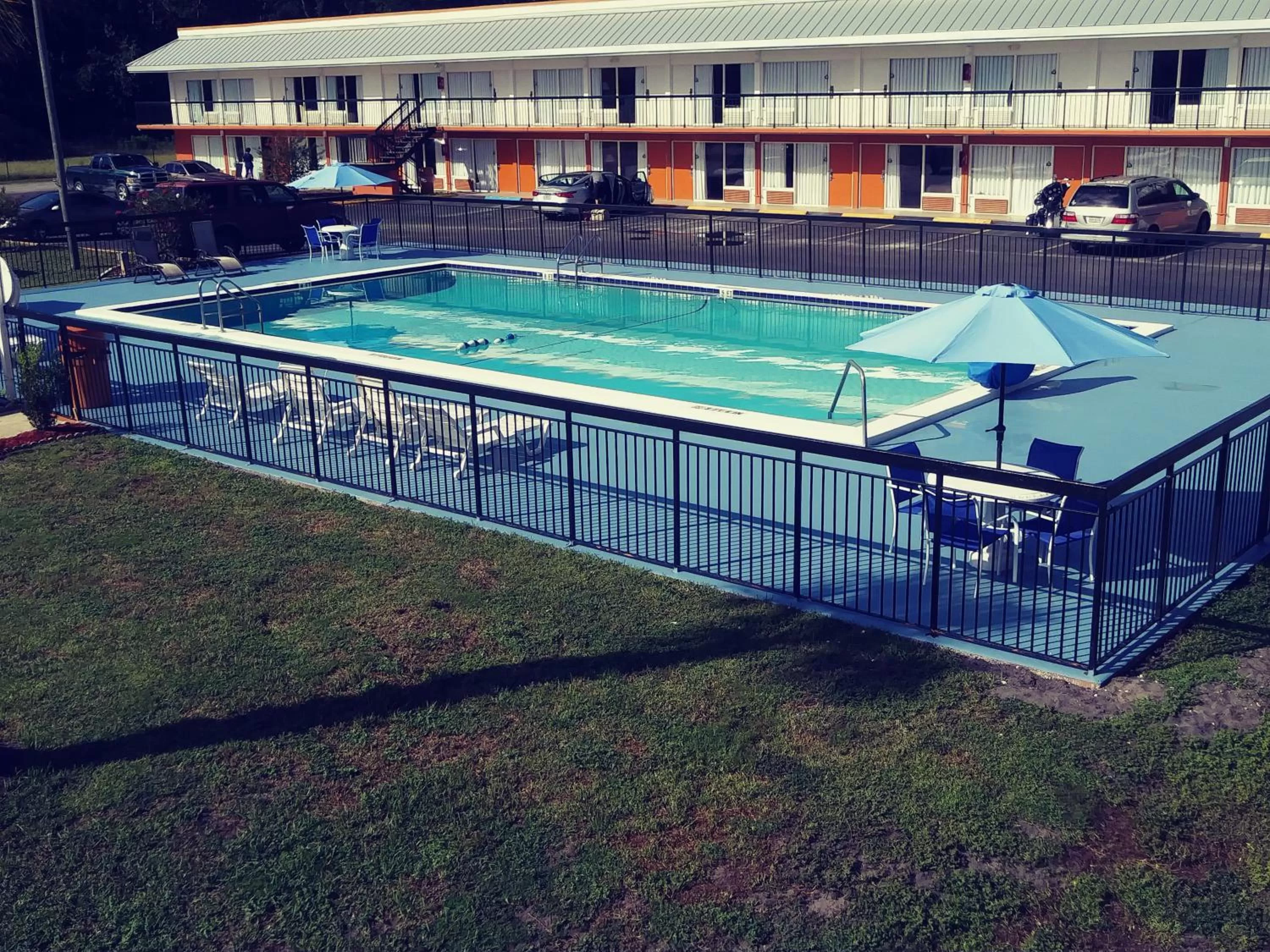 Swimming pool in Days Inn by Wyndham Wildwood I-75