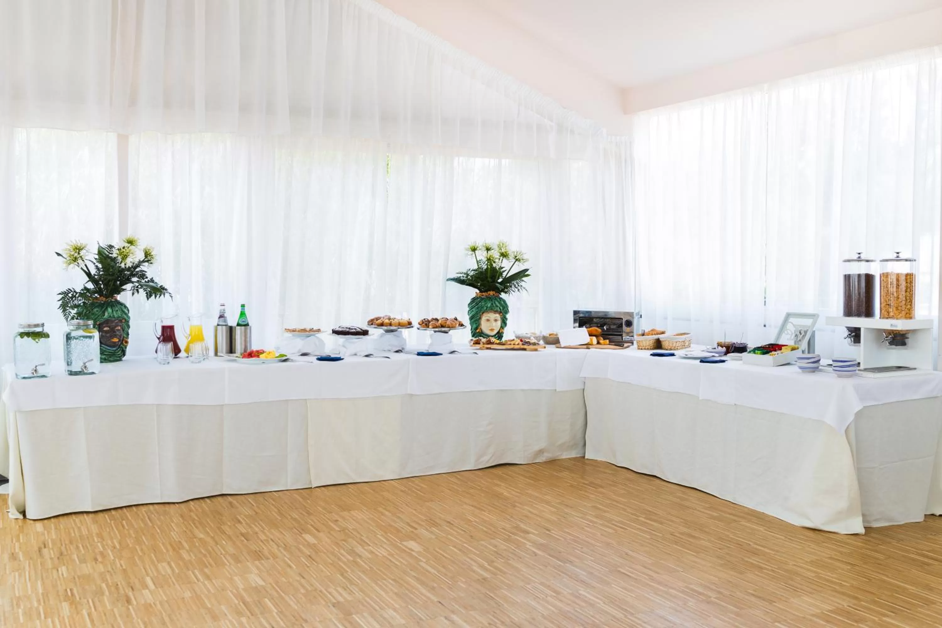 Restaurant/places to eat in Le Dune Sicily Hotel