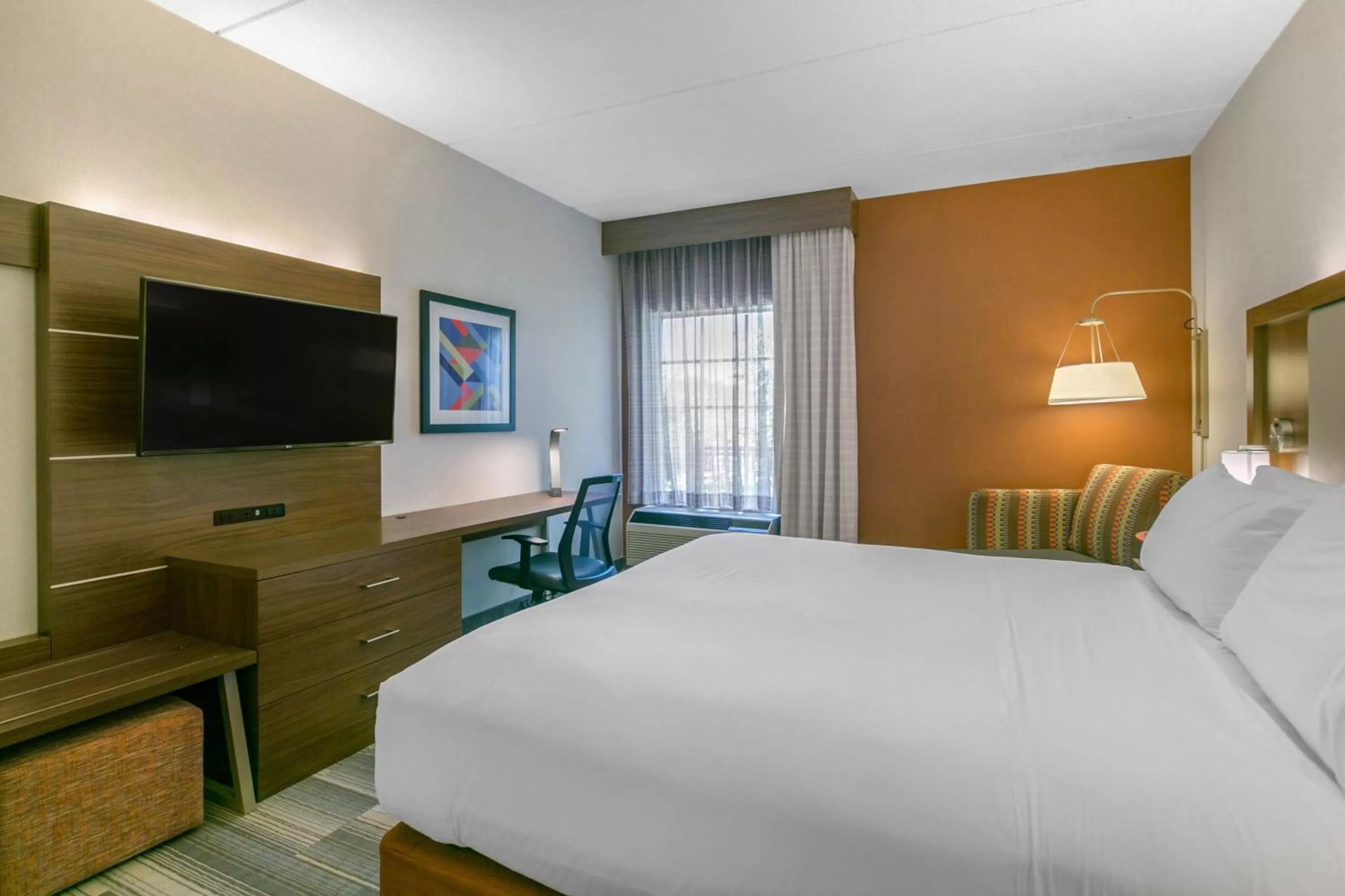 Photo of the whole room, Bed in Holiday Inn Express Mount Arlington by IHG