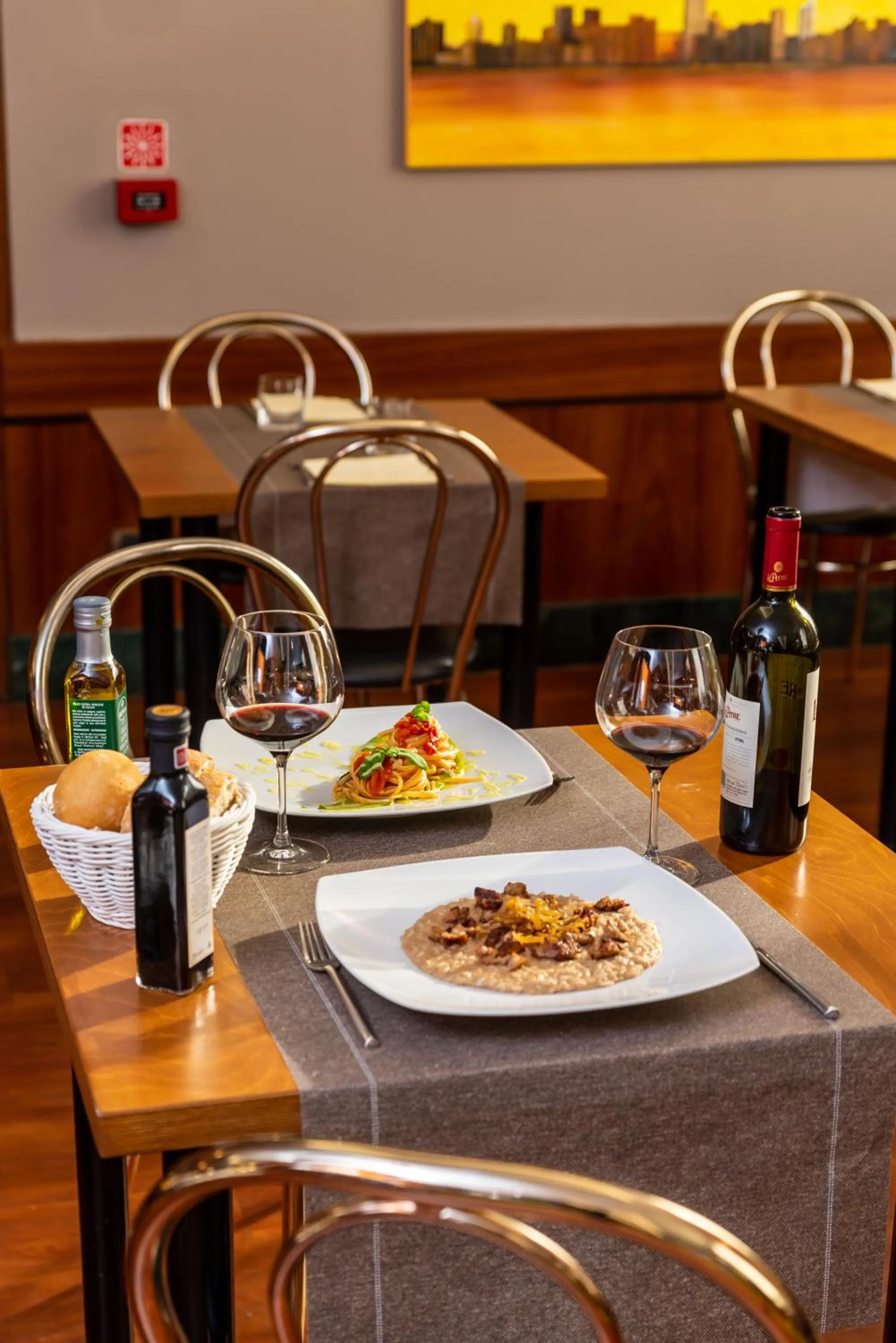 Food and drinks in Hotel Mirage Sure Hotel Collection by Best Western