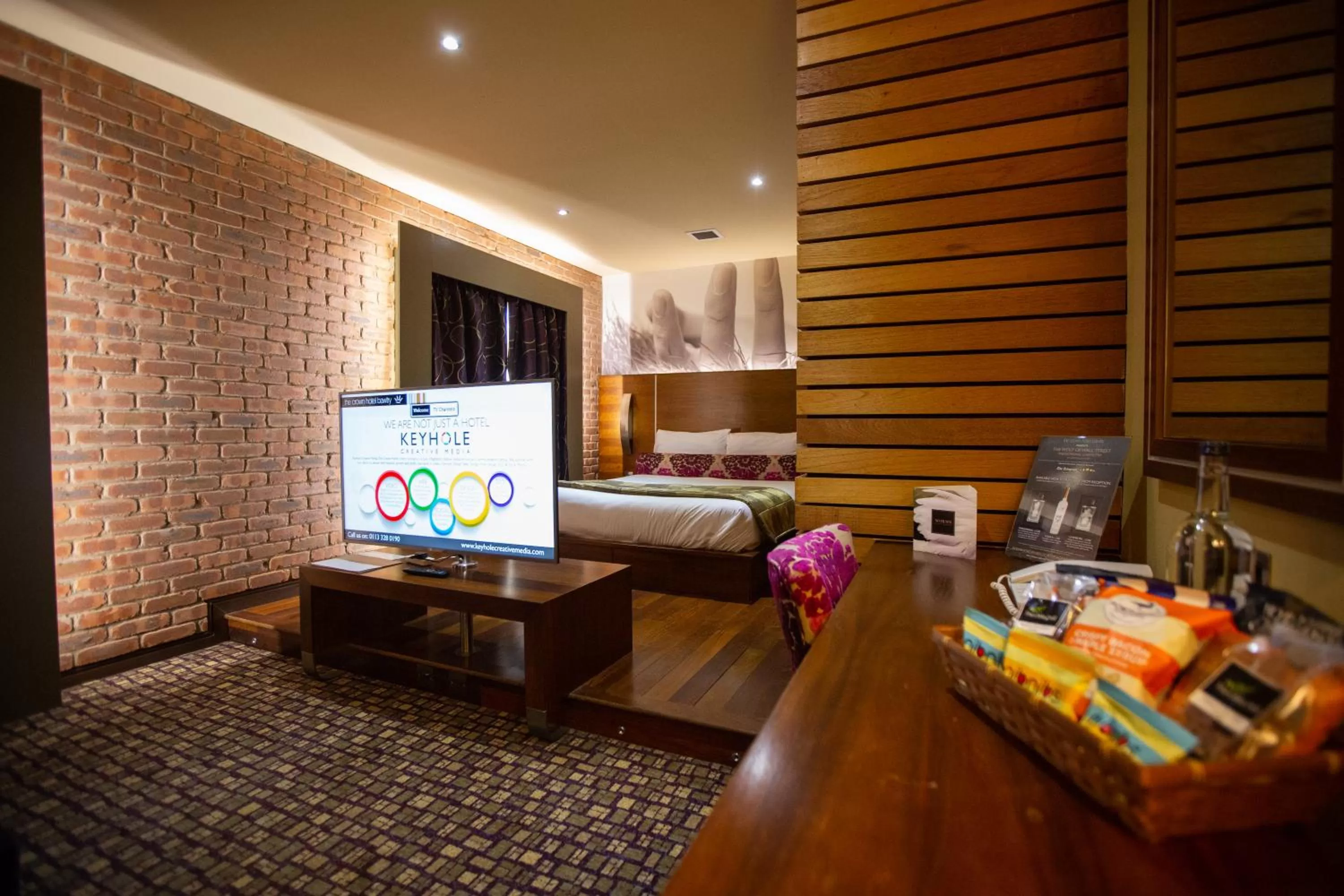 Photo of the whole room, Bed in The Crown Hotel Bawtry-Doncaster