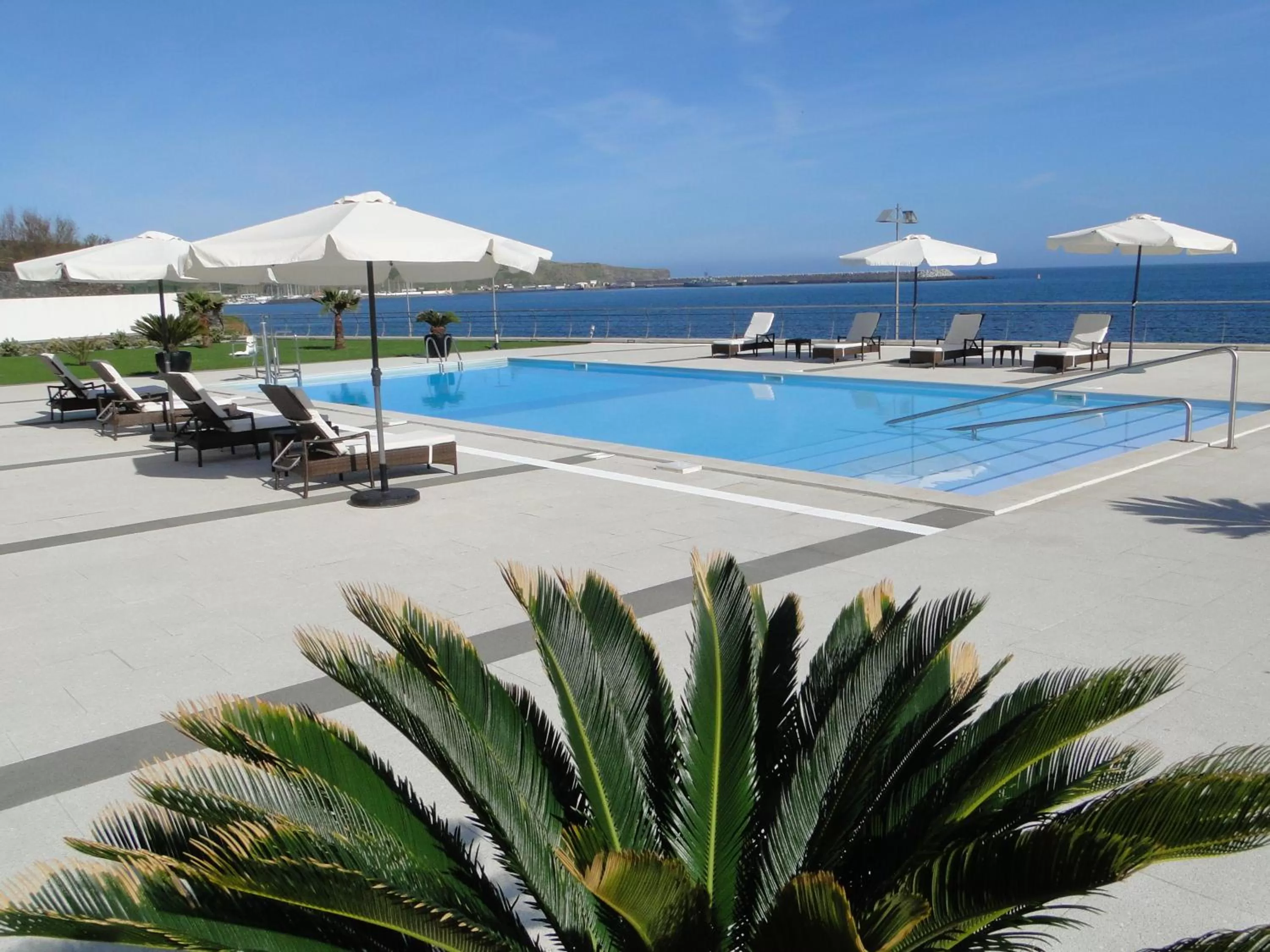 Swimming pool in Atlantida Mar Hotel