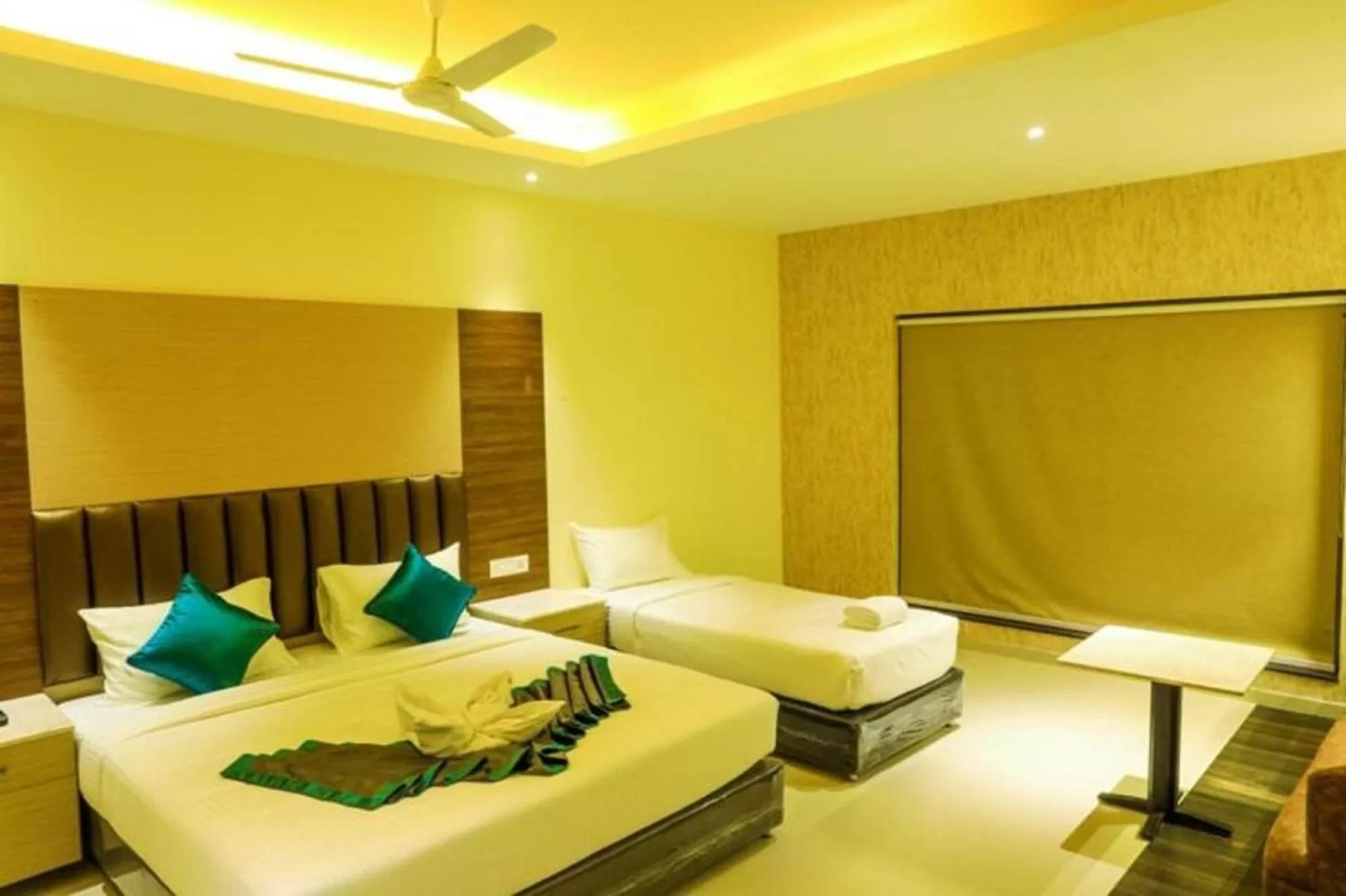 Photo of the whole room, Bed in Laya Regency