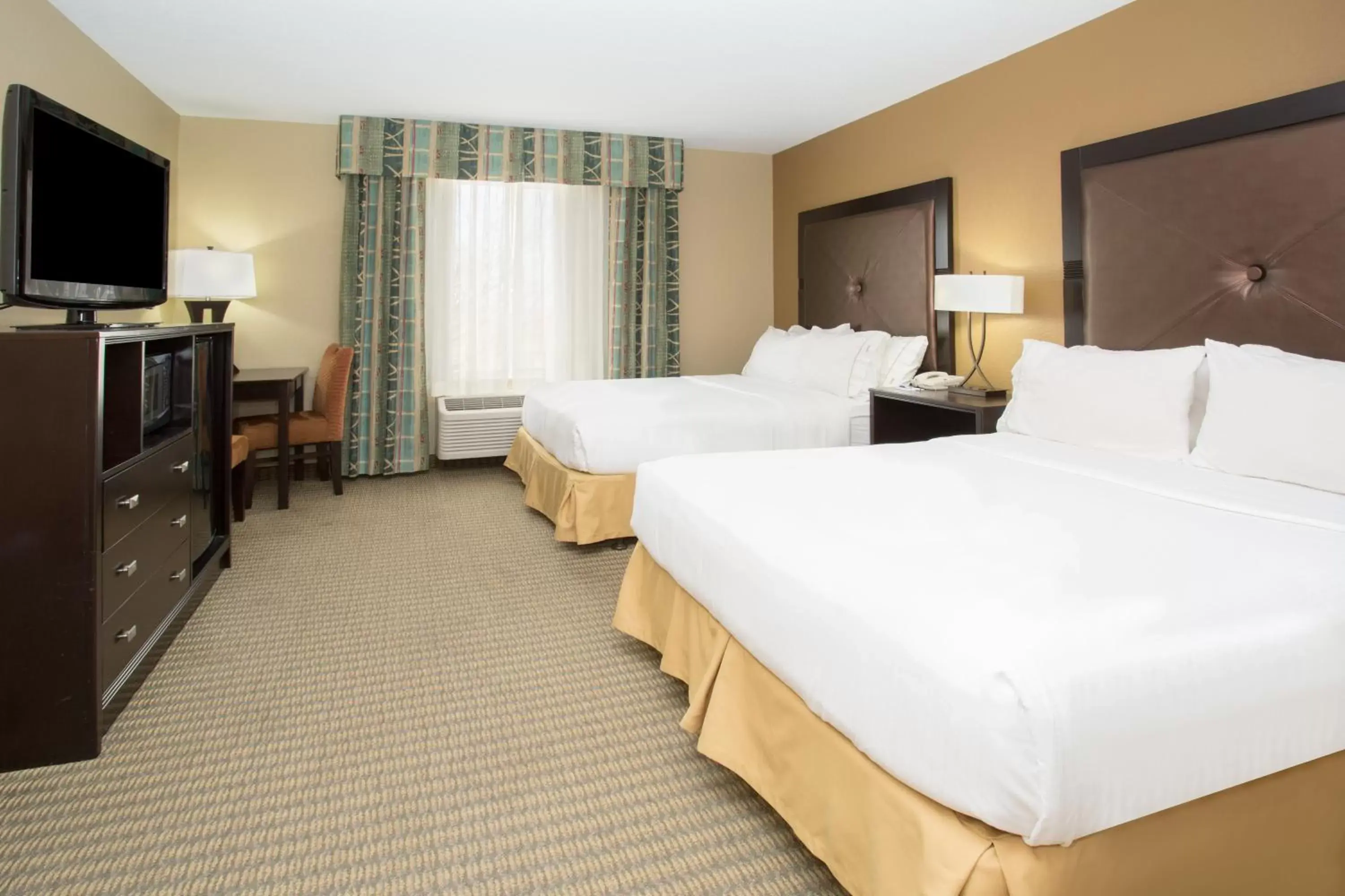 Queen Room - Mobility Access/Hearing Accessible in Holiday Inn Express Hotel & Suites Lexington by IHG Queen Room - Mobility Access/Hearing Accessible in Holiday Inn Express Hotel & Suites Lexington by IHG