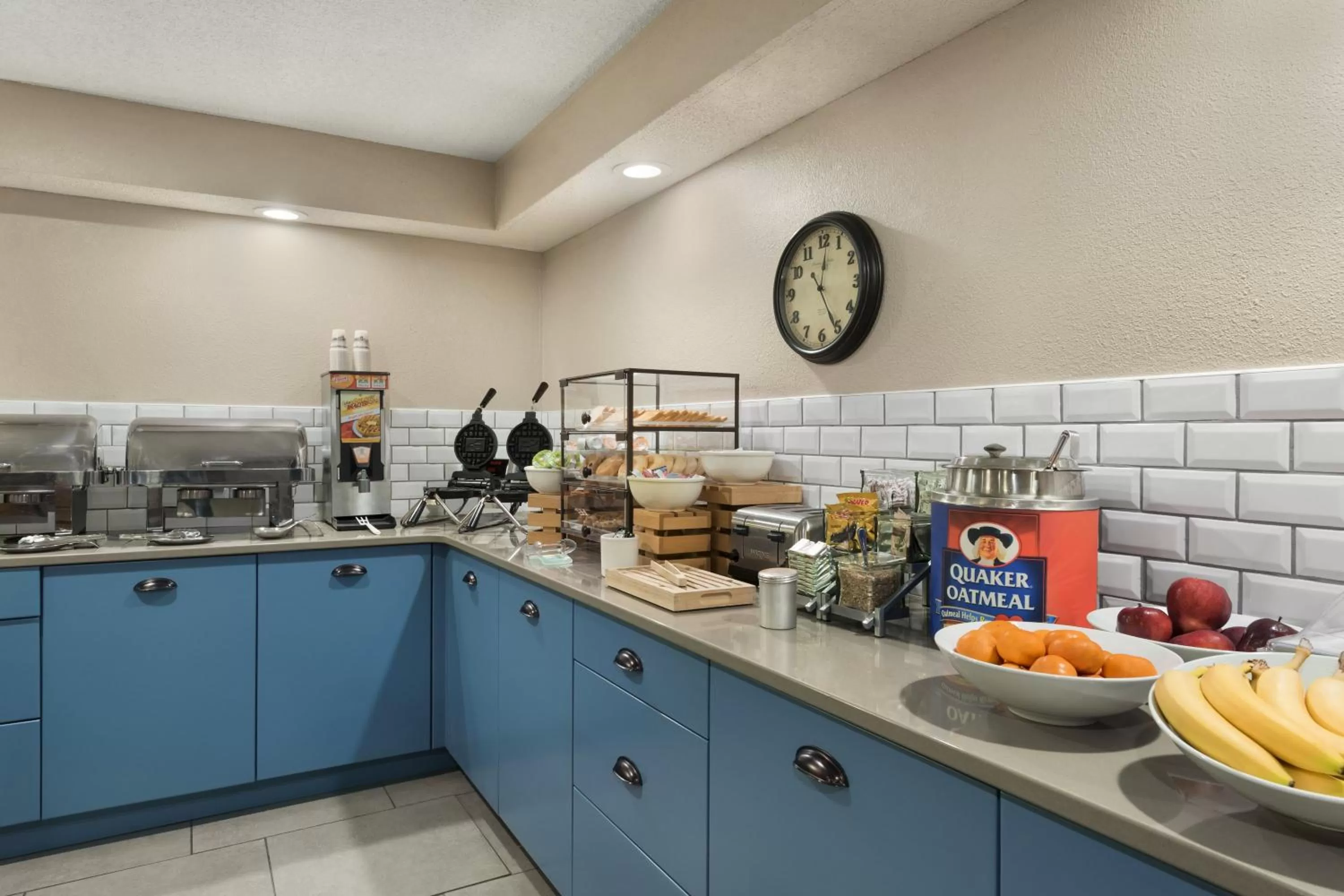 Buffet breakfast in Country Inn & Suites by Radisson, Ankeny, IA
