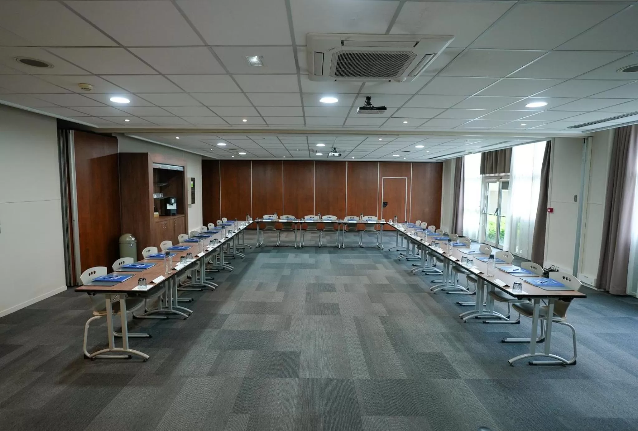 Meeting/conference room in Campanile Paris CDG Airport Villepinte