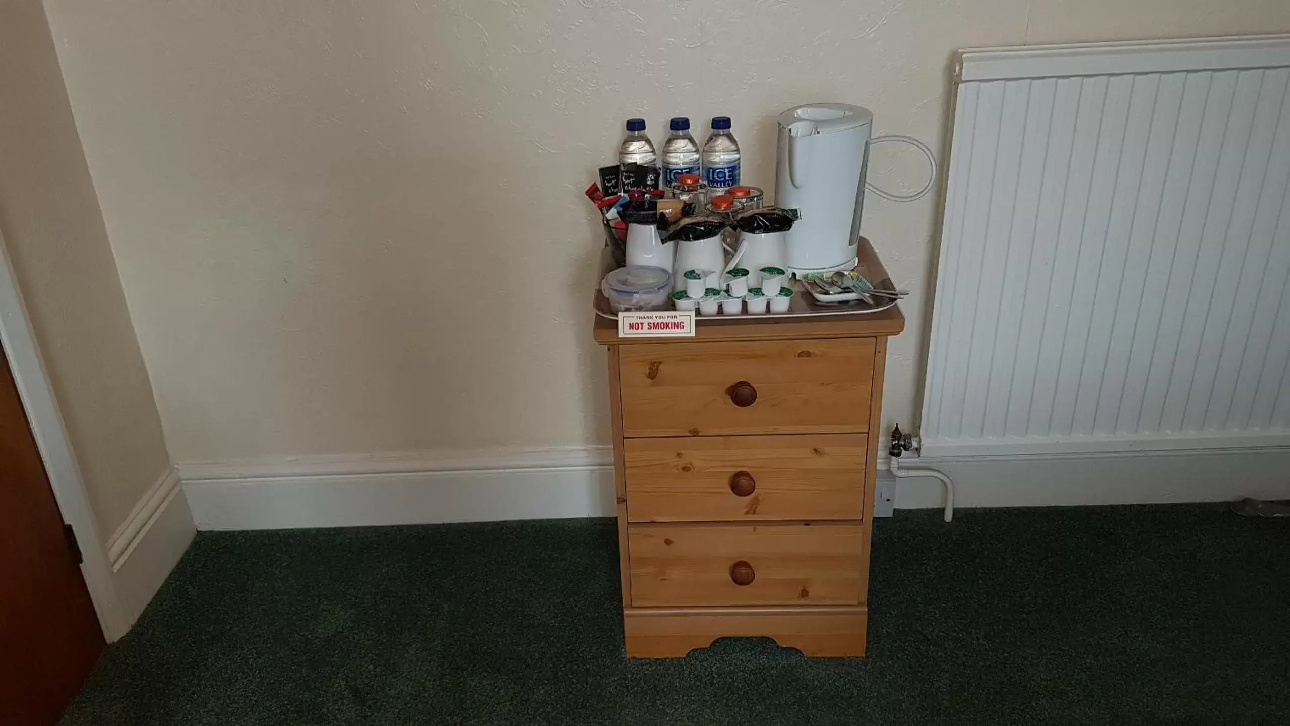 Family Room with Shower in Agar House Family Room with Shower in Agar House