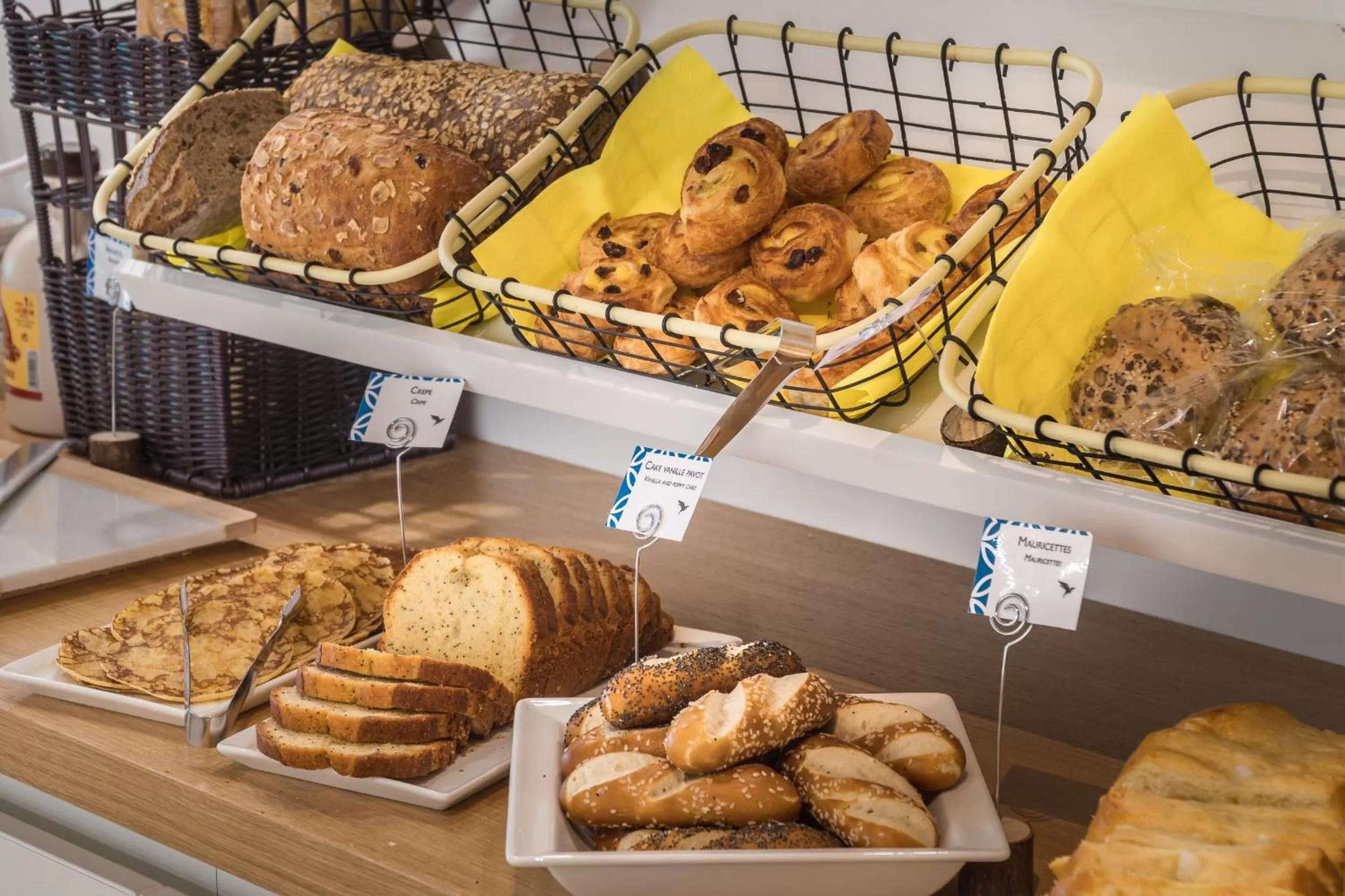 Buffet breakfast in Hôtel ORIGAMI