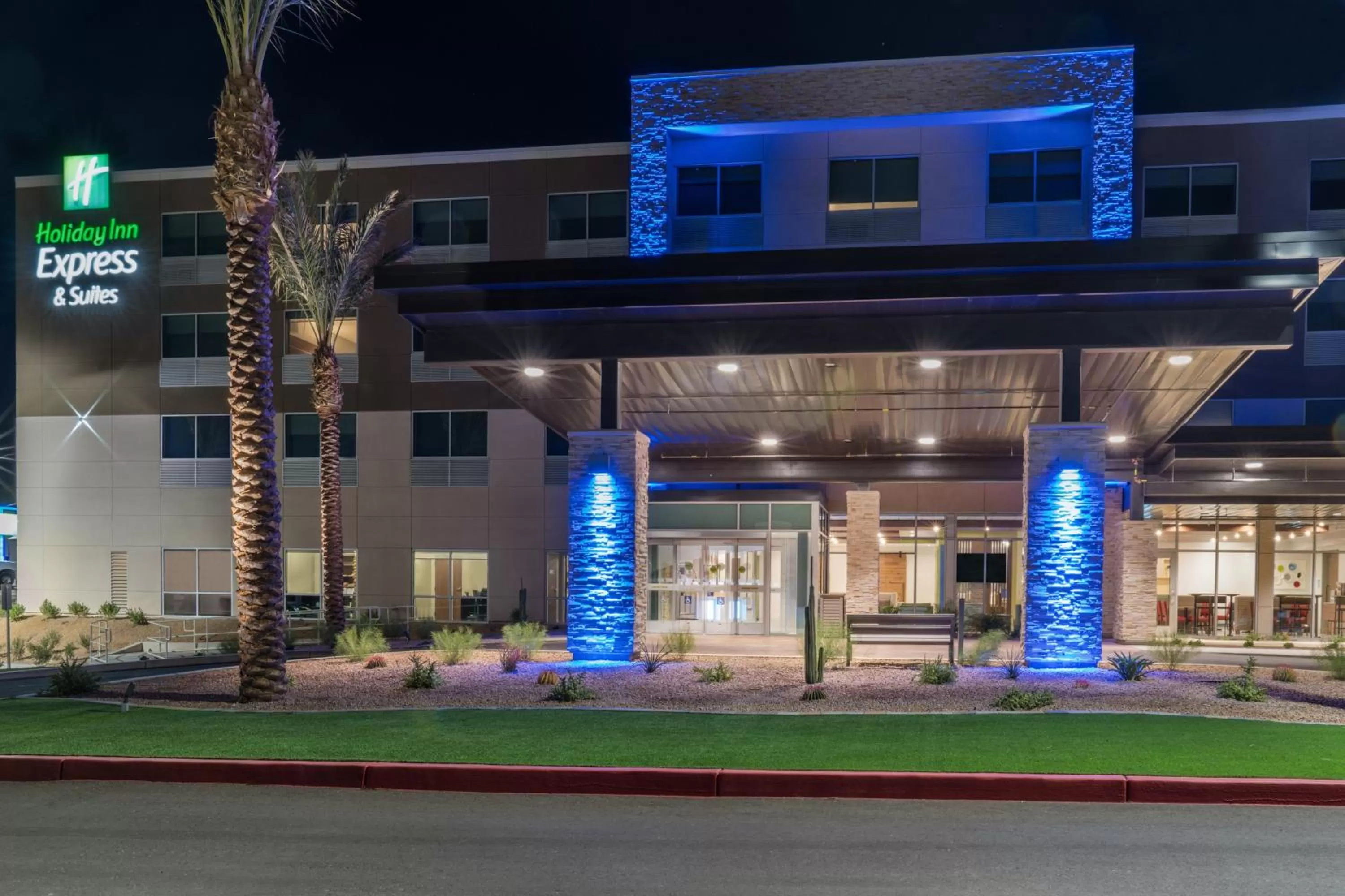 Property building in Holiday Inn Express & Suites Lake Havasu - London Bridge by IHG