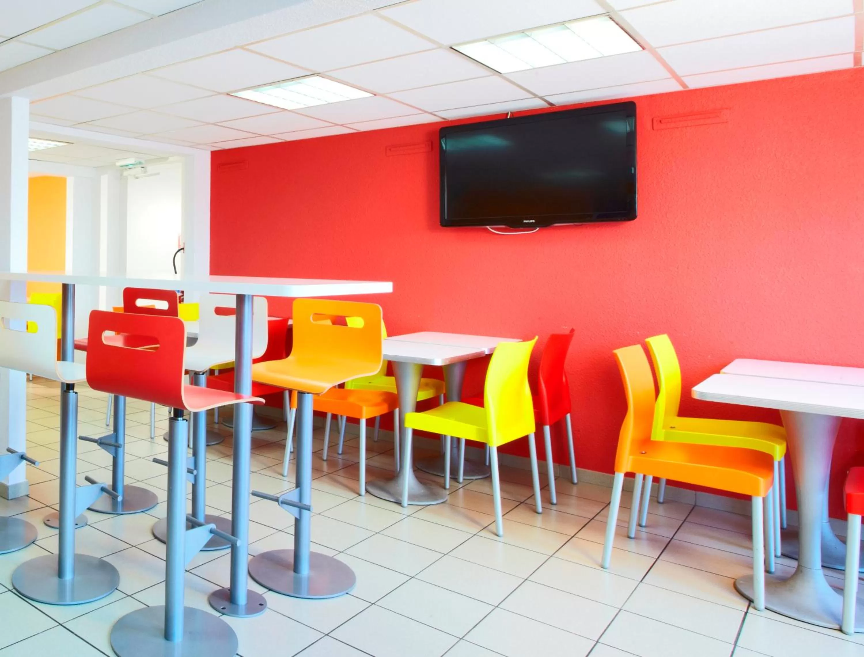 Restaurant/places to eat in Premiere Classe Montreuil