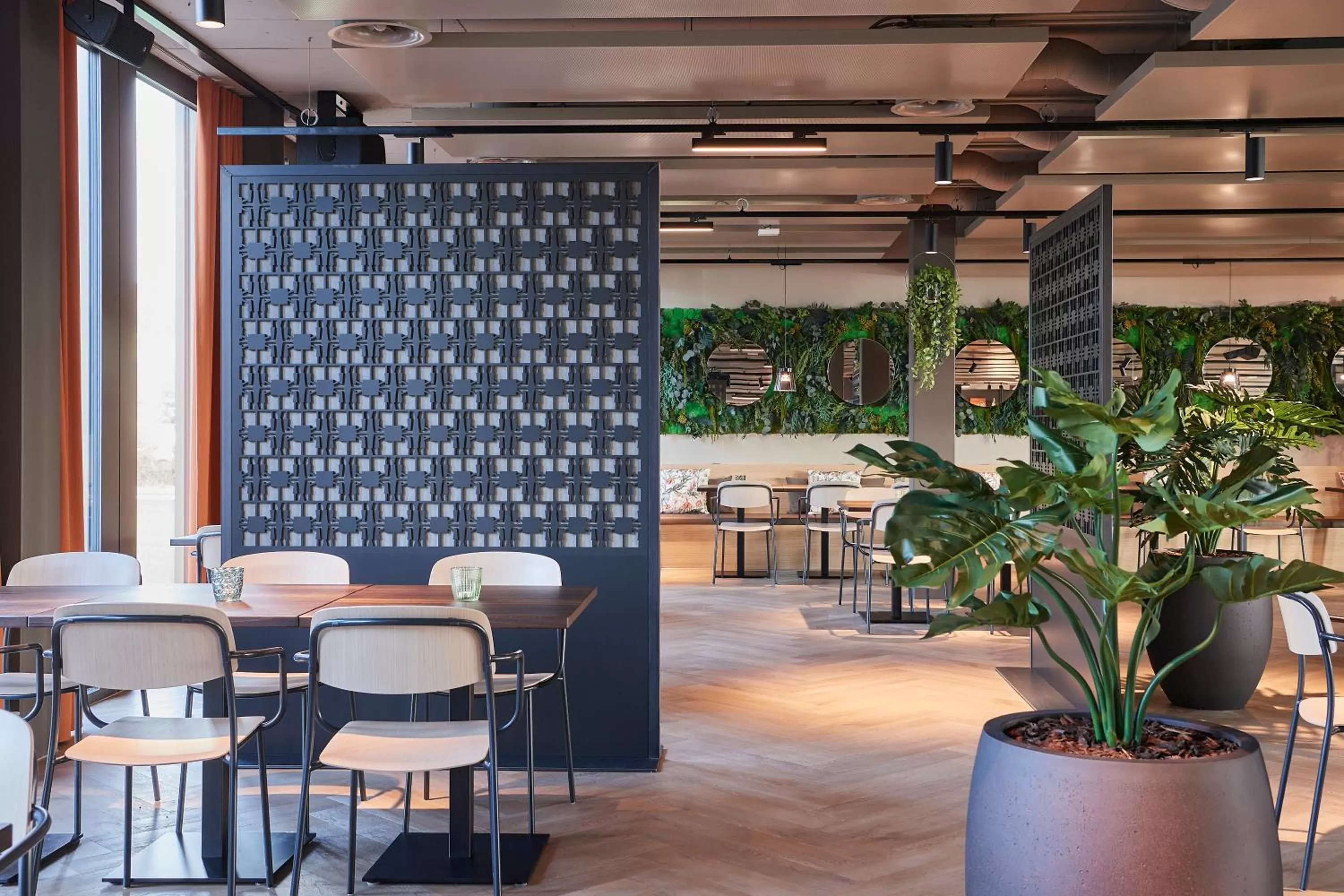 Restaurant/places to eat in Lumen Apartments