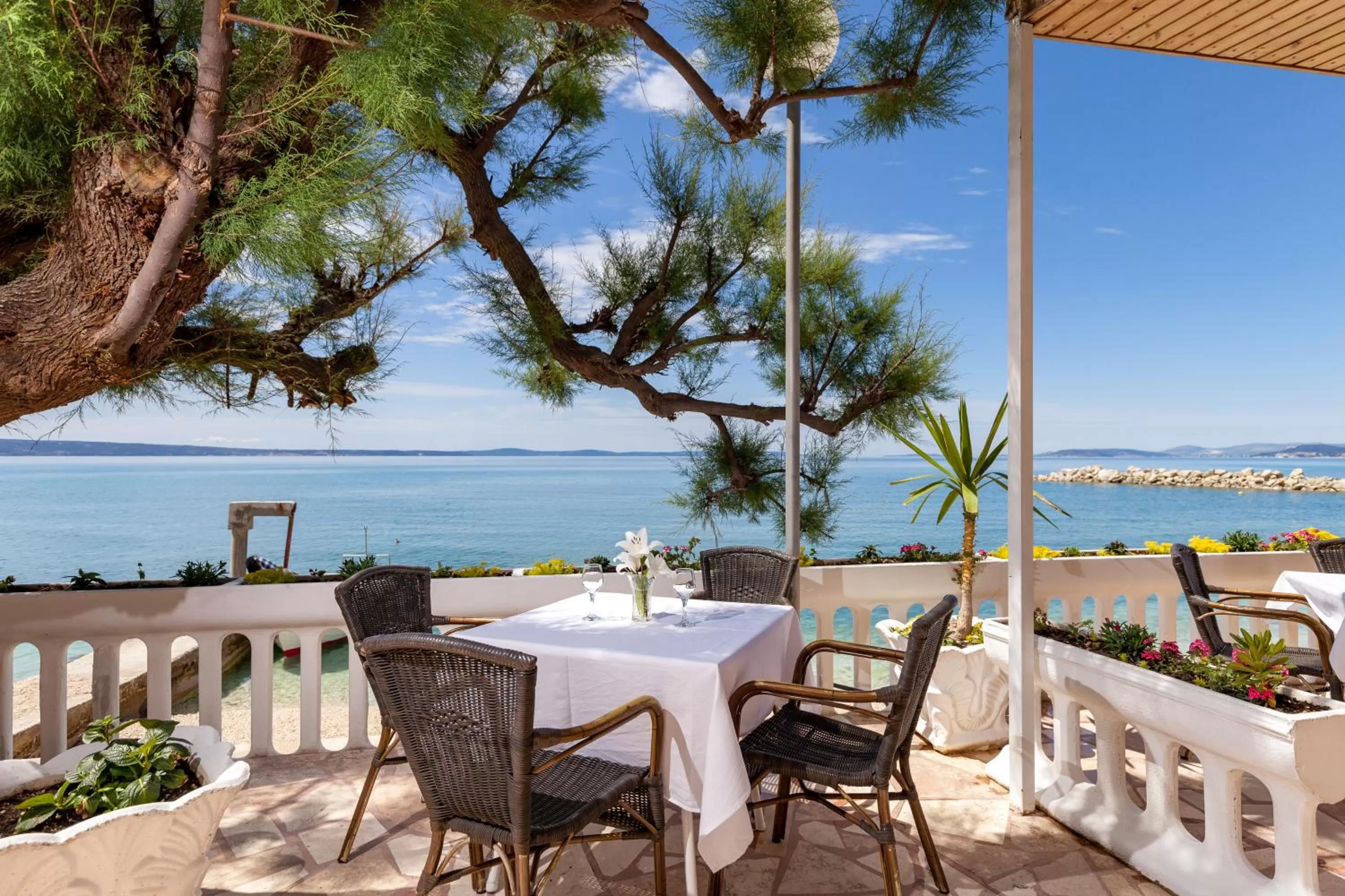 Restaurant/places to eat in Rooms Marinac