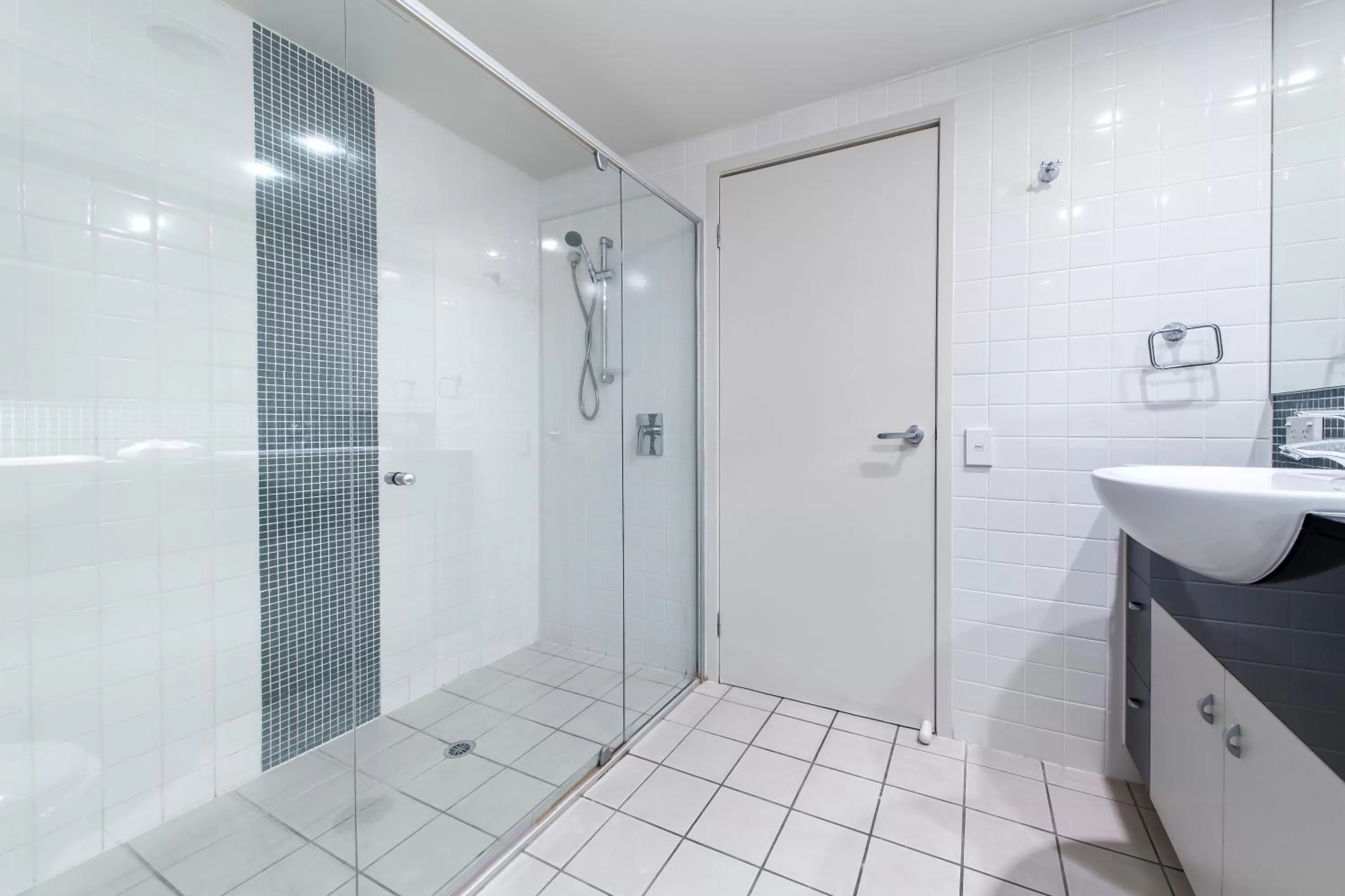 Shower in Pumicestone Blue