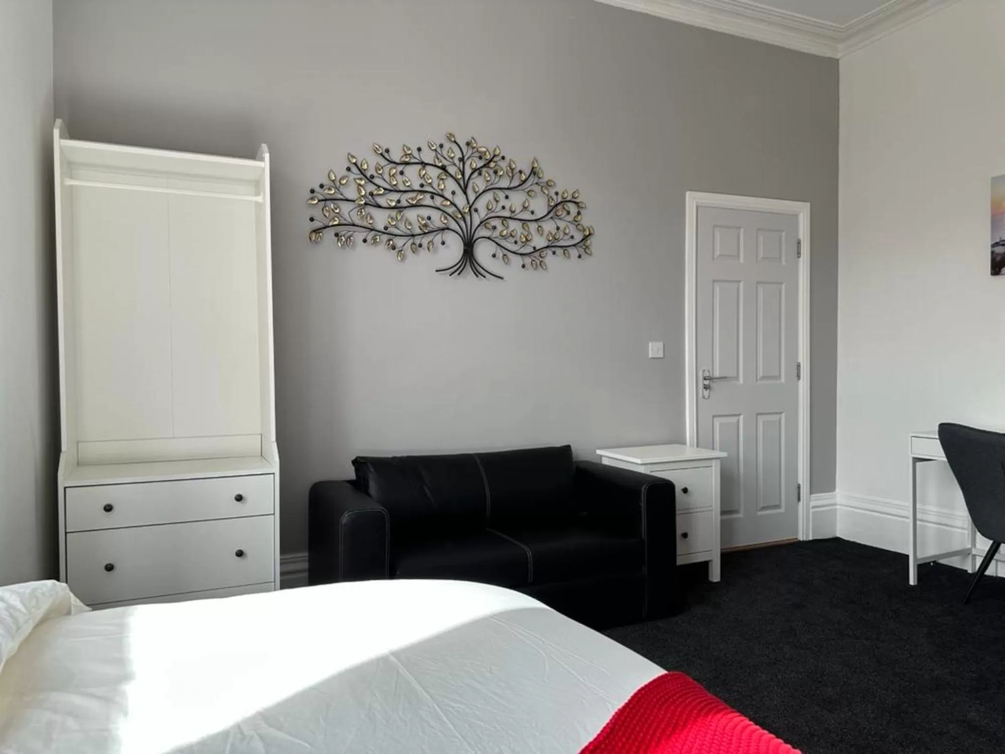 Bed in The Fishpond - Premier Nottingham Studios